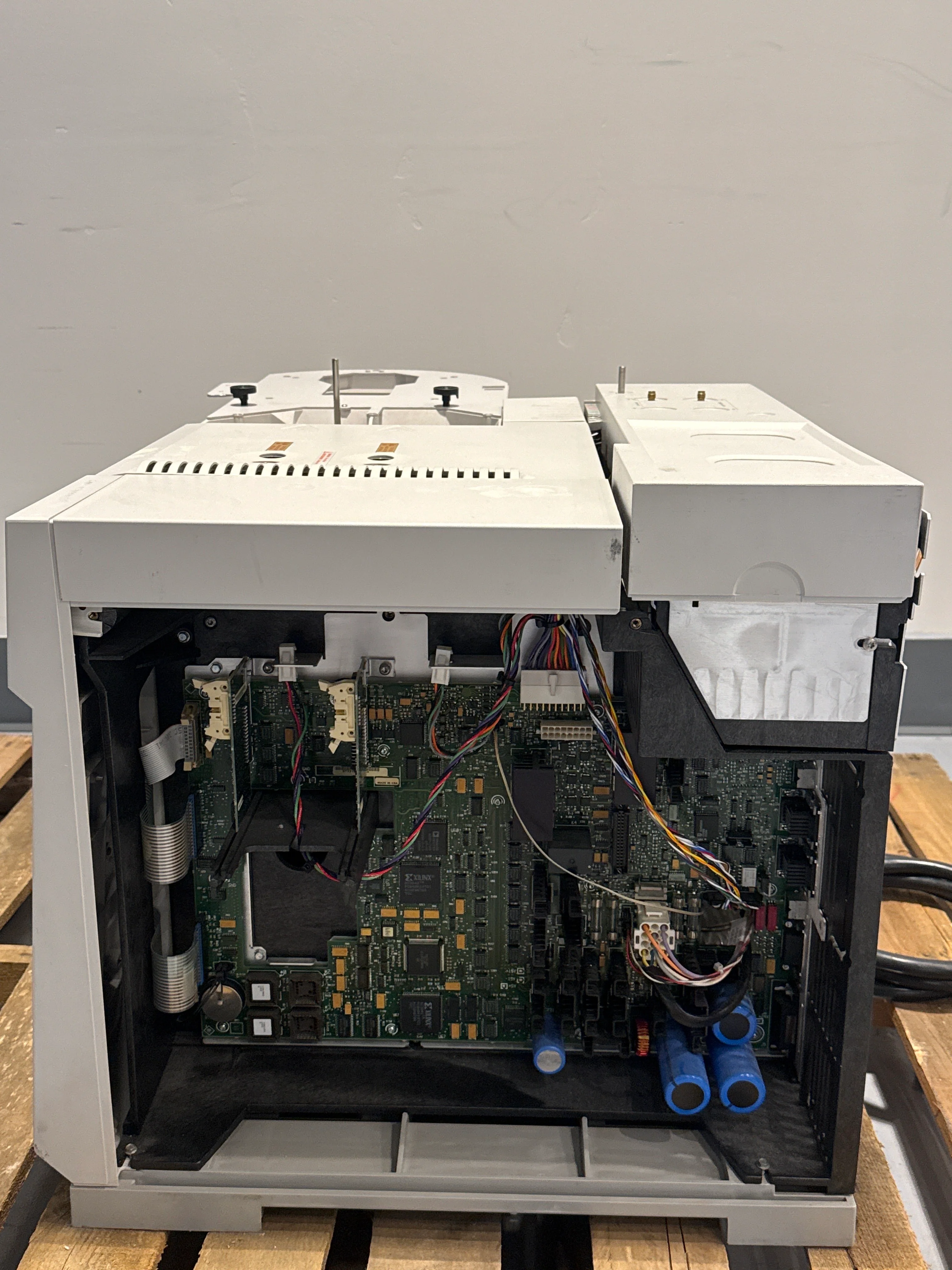 Agilent HP 6890 G1530A GC Gas Chromatograph - Fair Condition - Image 12
