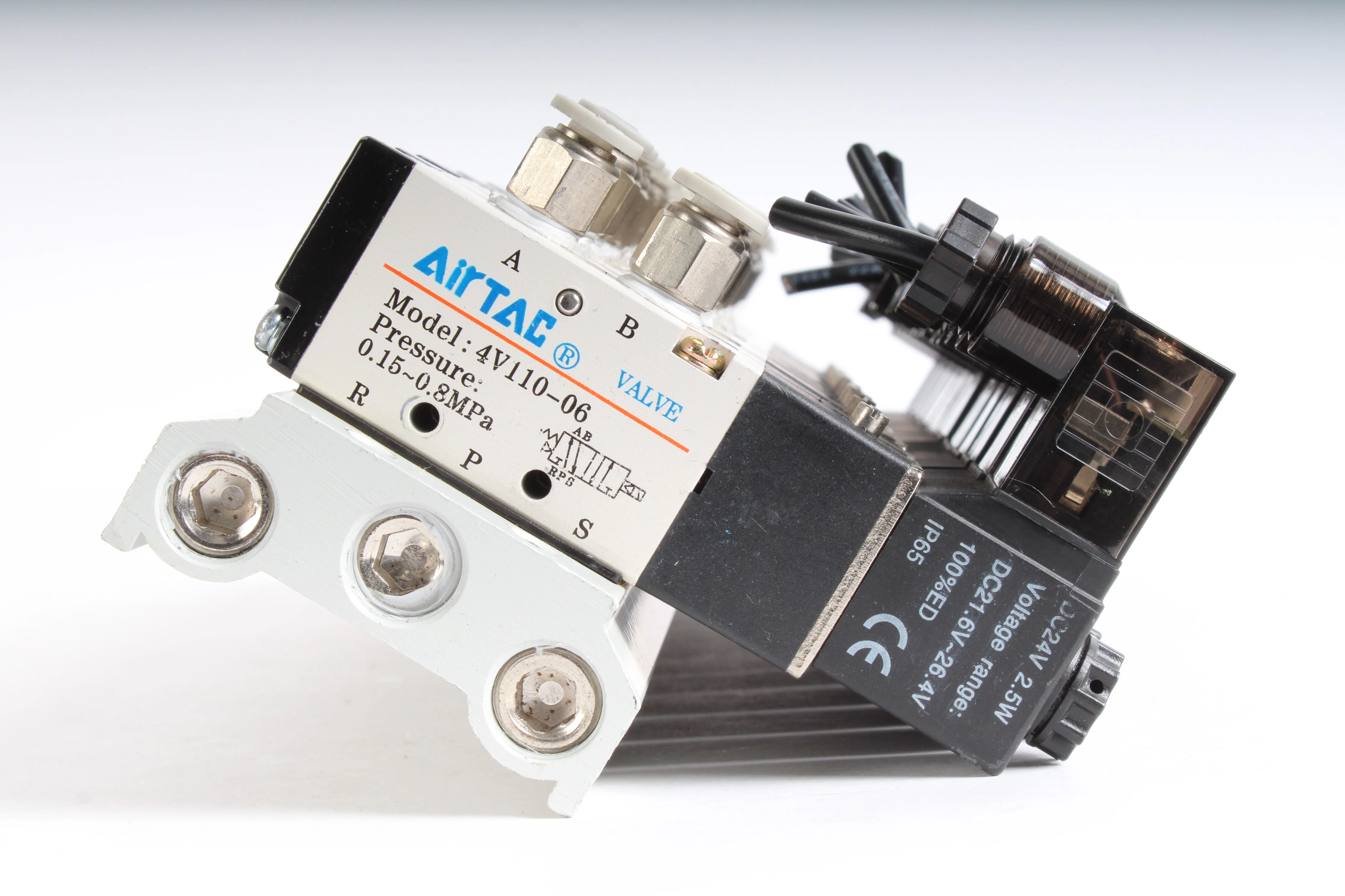 AirTAC 12x: 4V110-06 Solenoid Air Valve With Manifold - Image 5