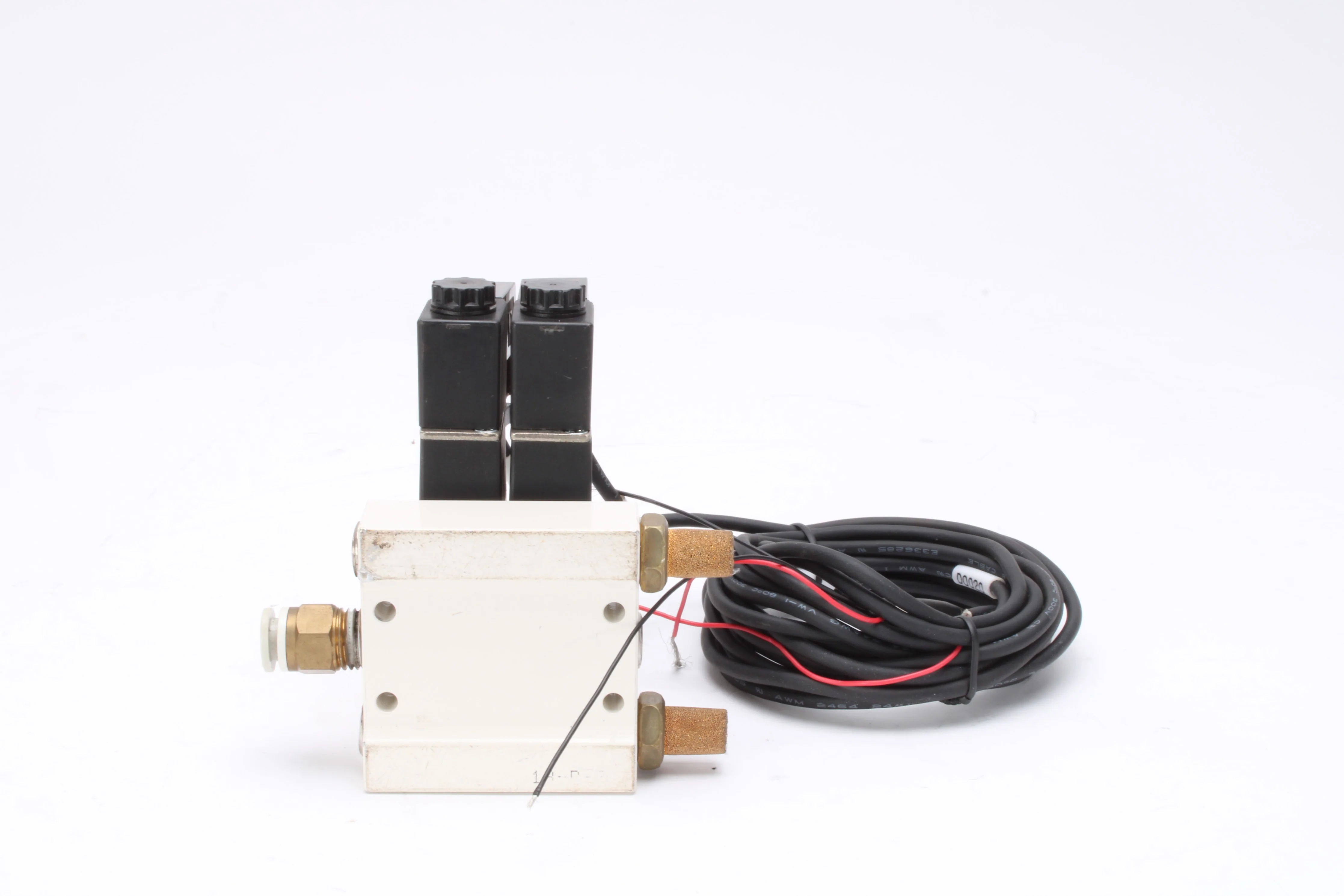 AirTAC 2x 4V110-06 Solenoid Air Valves With Manifold - Image 4
