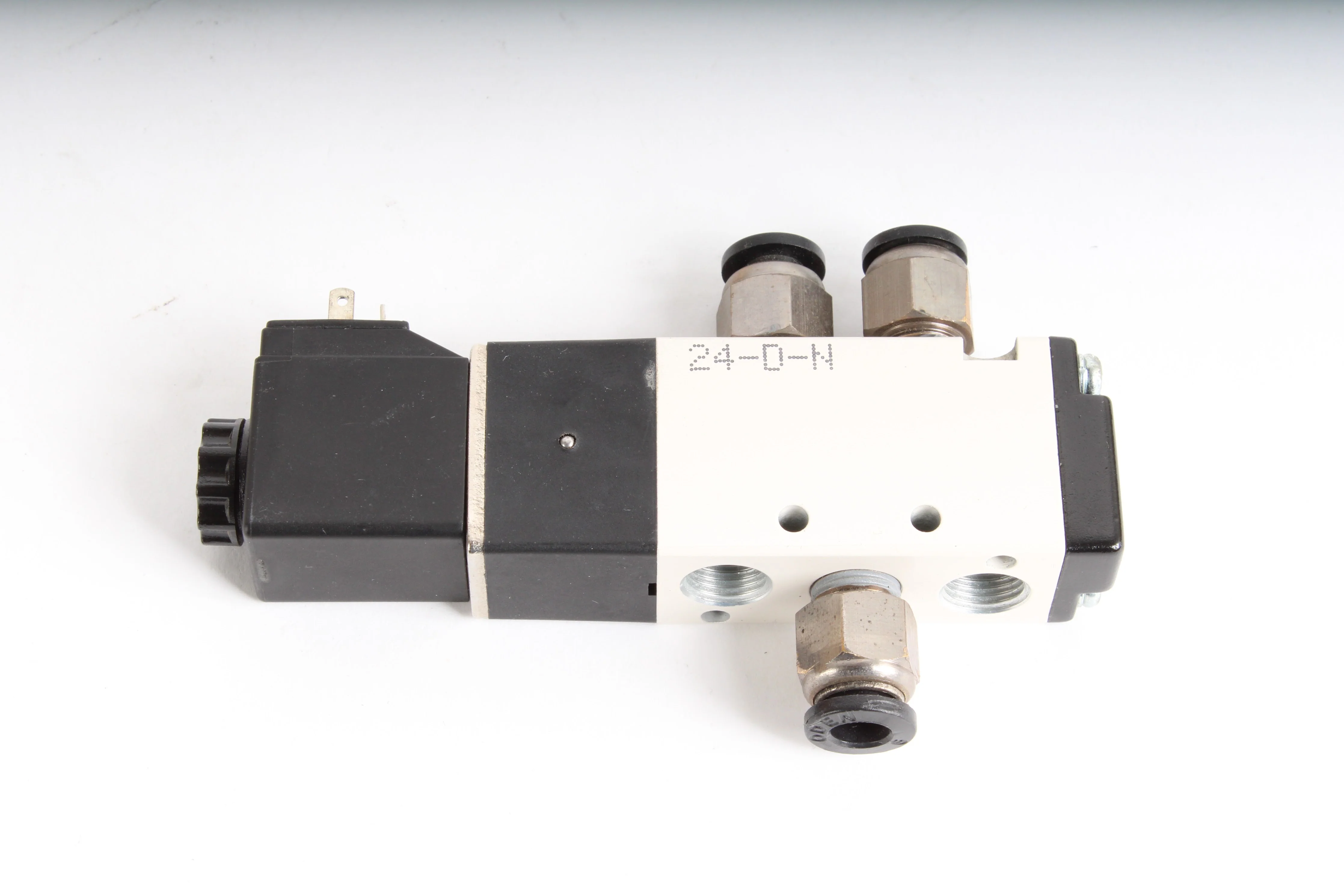 Airtac 4V110-06 Solenoid Air Valve Lot of 10 - Image 5