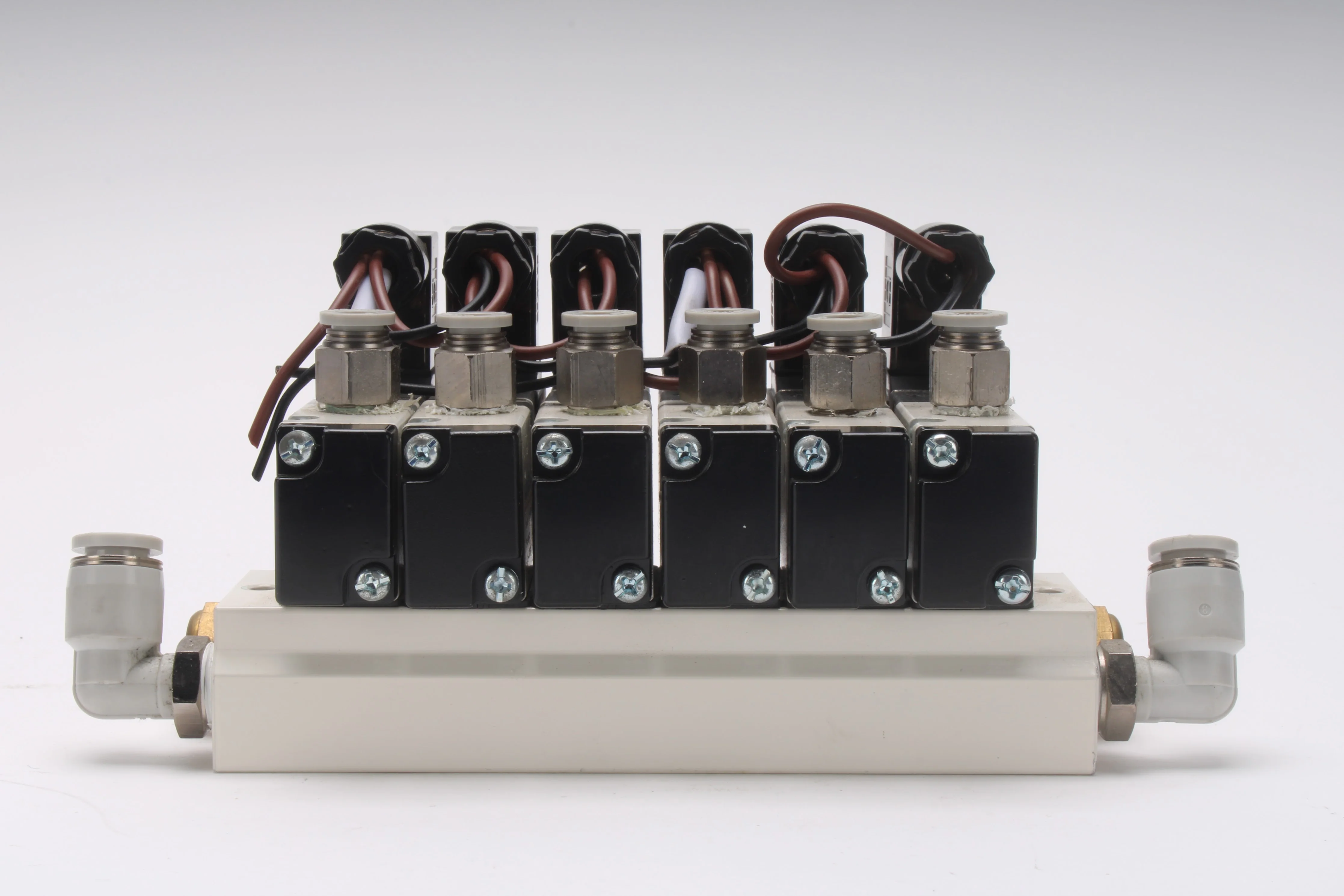 Airtac 6x: 3V100-06-NC Solenoid Air Valves With Manifold - Image 2