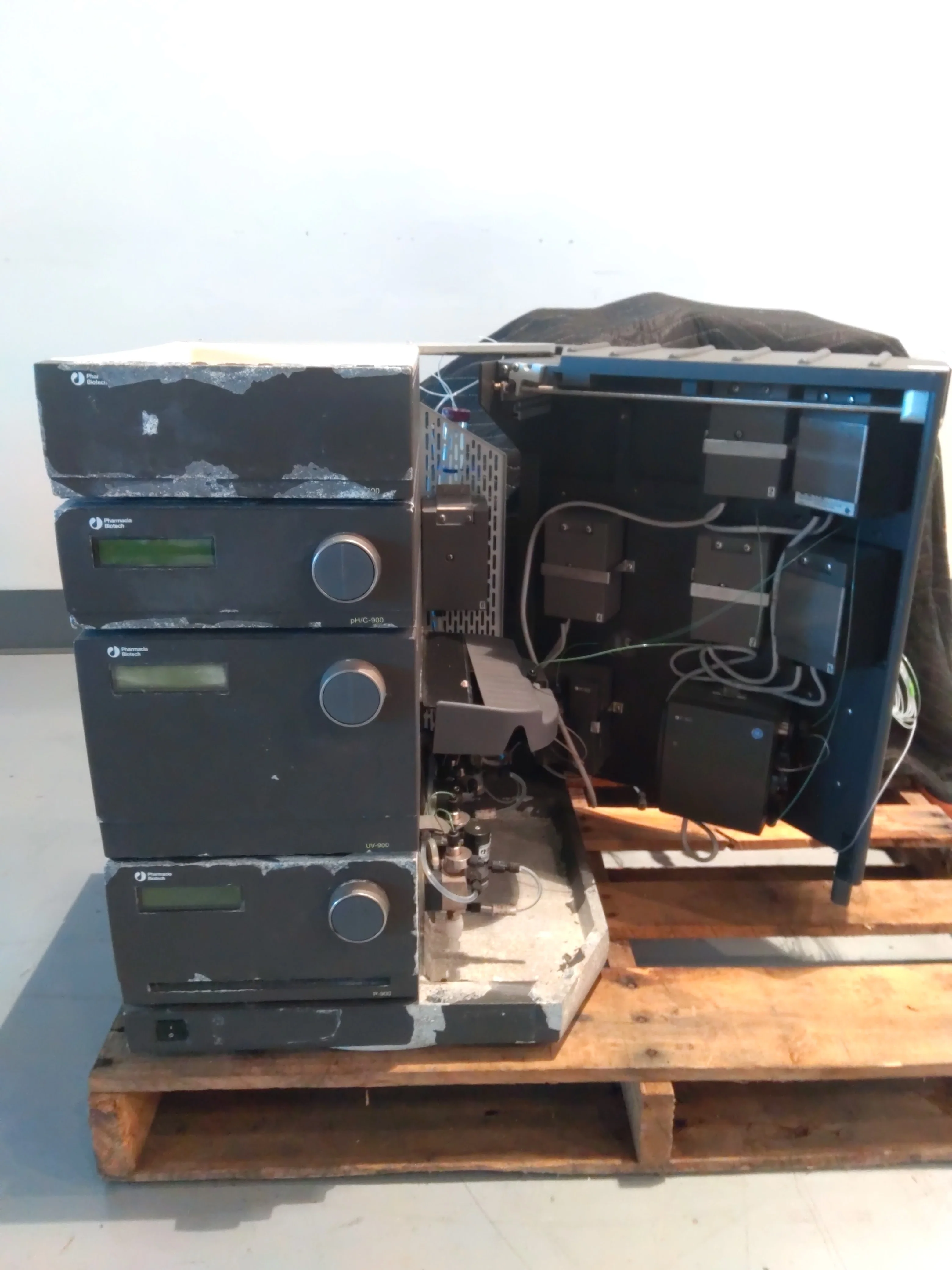Amersham Biosciences AKTA Explorer FPLC System Frac-950 P-960 - Fair Condition - Image 9