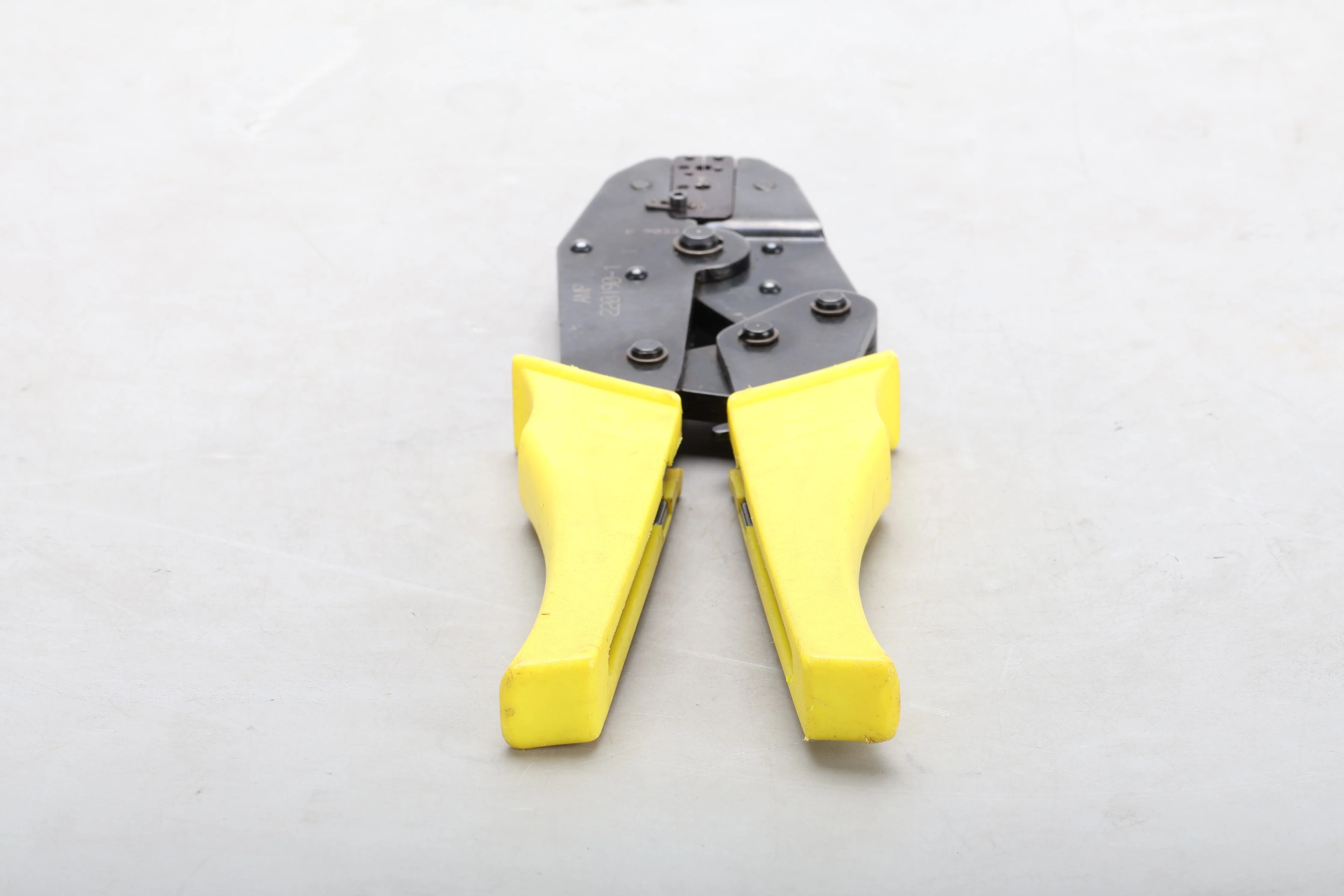 Amp 220190-1 Hand Crimper Tool