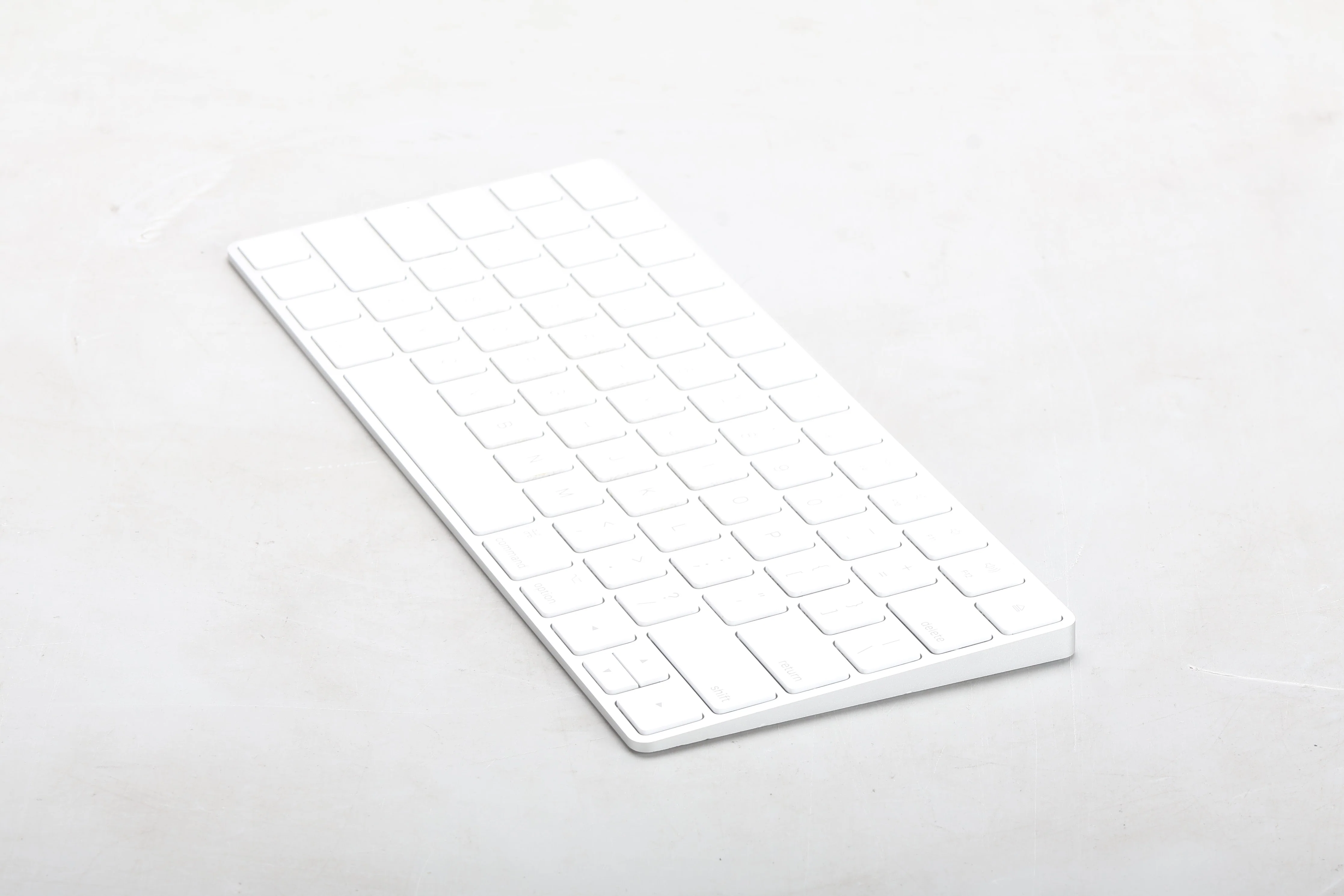 Apple A1644 Magic Keyboard - Silver / White - Image 2