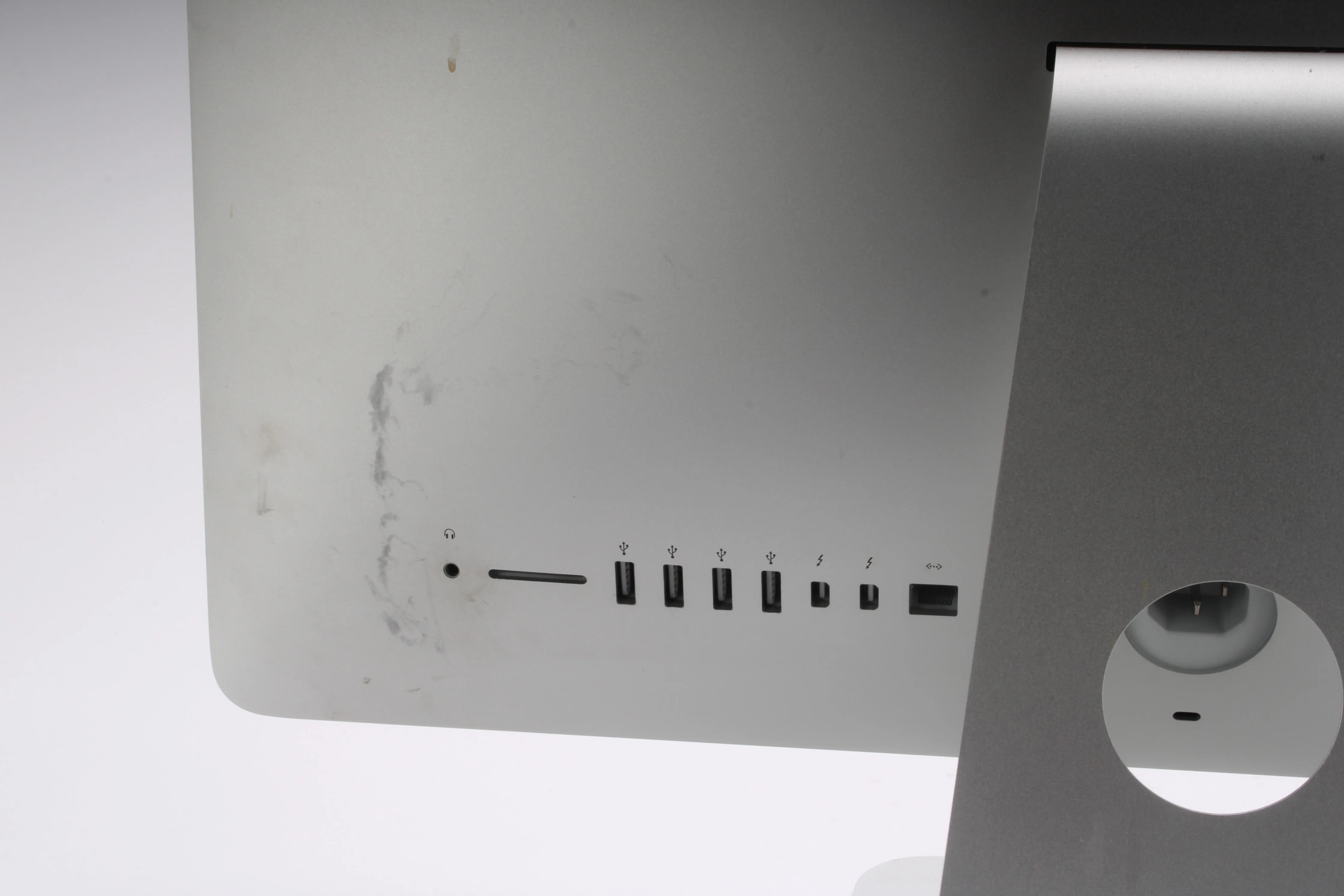 Apple iMac A1418 21.5 Late-2015 iMac w/ Intel i5-5675R @3.10GHz/16GB Ram/1TB SSD - Image 4