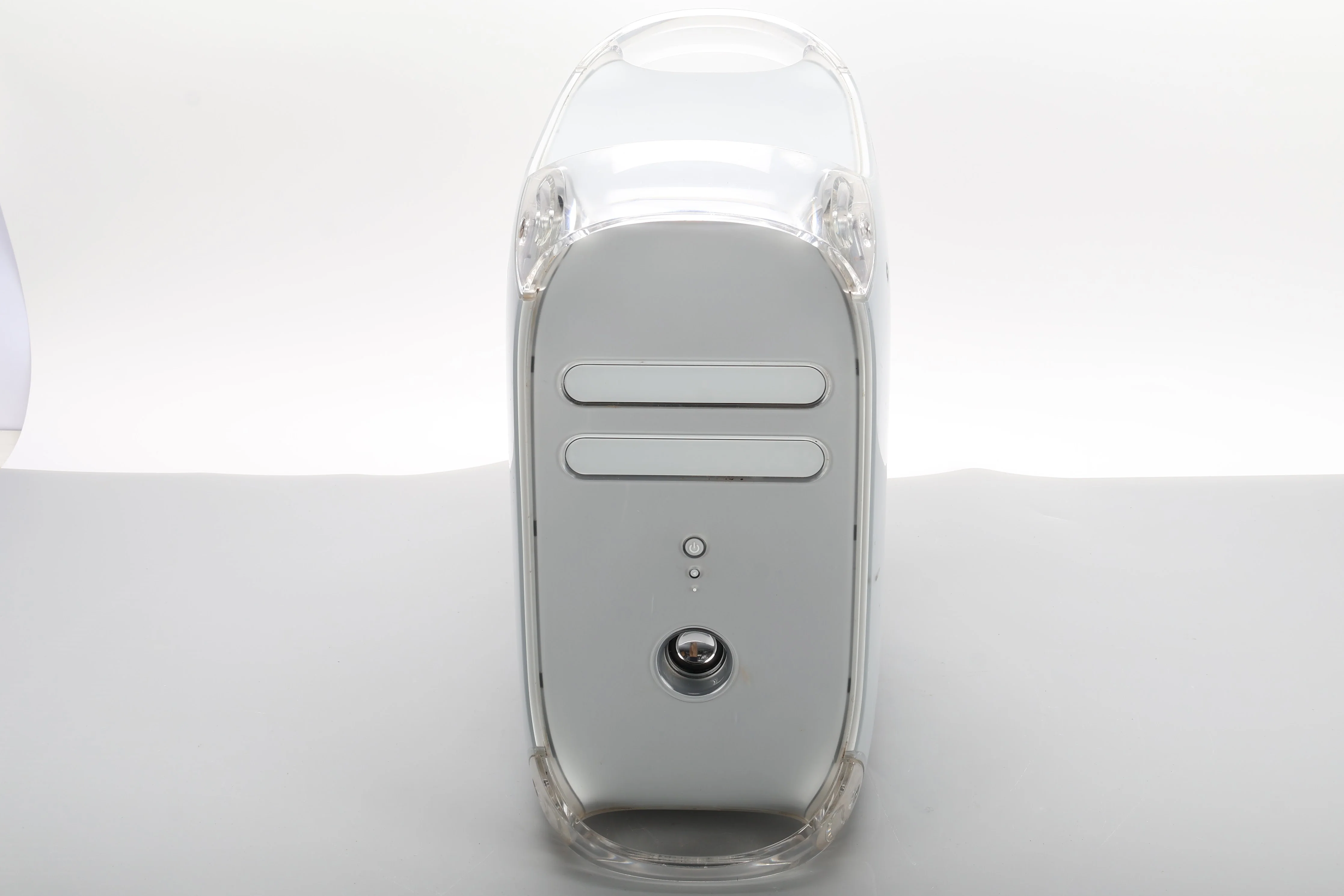 Apple M8493 Power Mac 733 MHz PowerPC G4 / 640 MB SDRAM / OS X 10.3.9 / 40GB HDD - Image 8