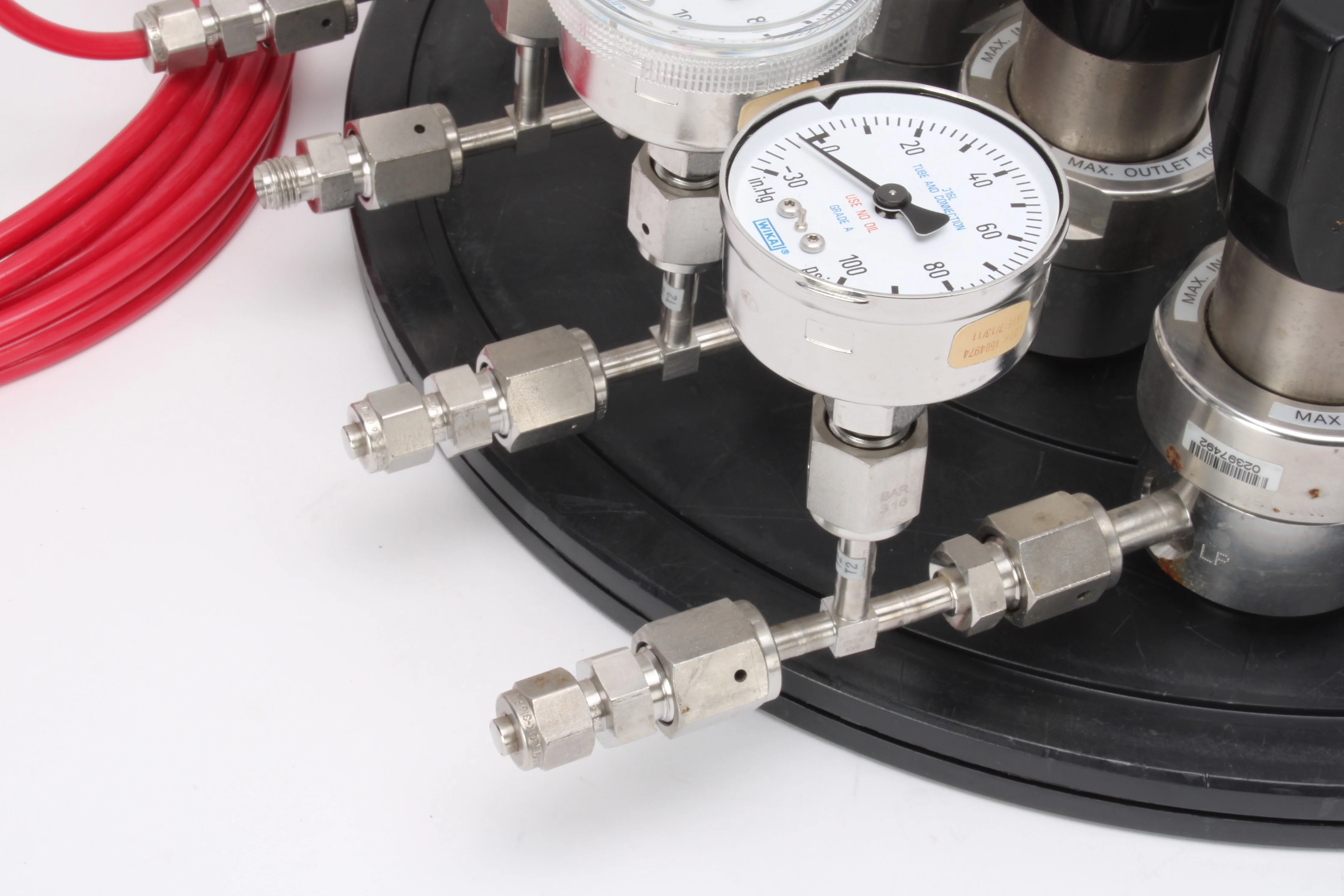 APTech AP1010SM 2PW FV4 FV4 4x Regulator Valves - Missing Gauge Cover - Image 5