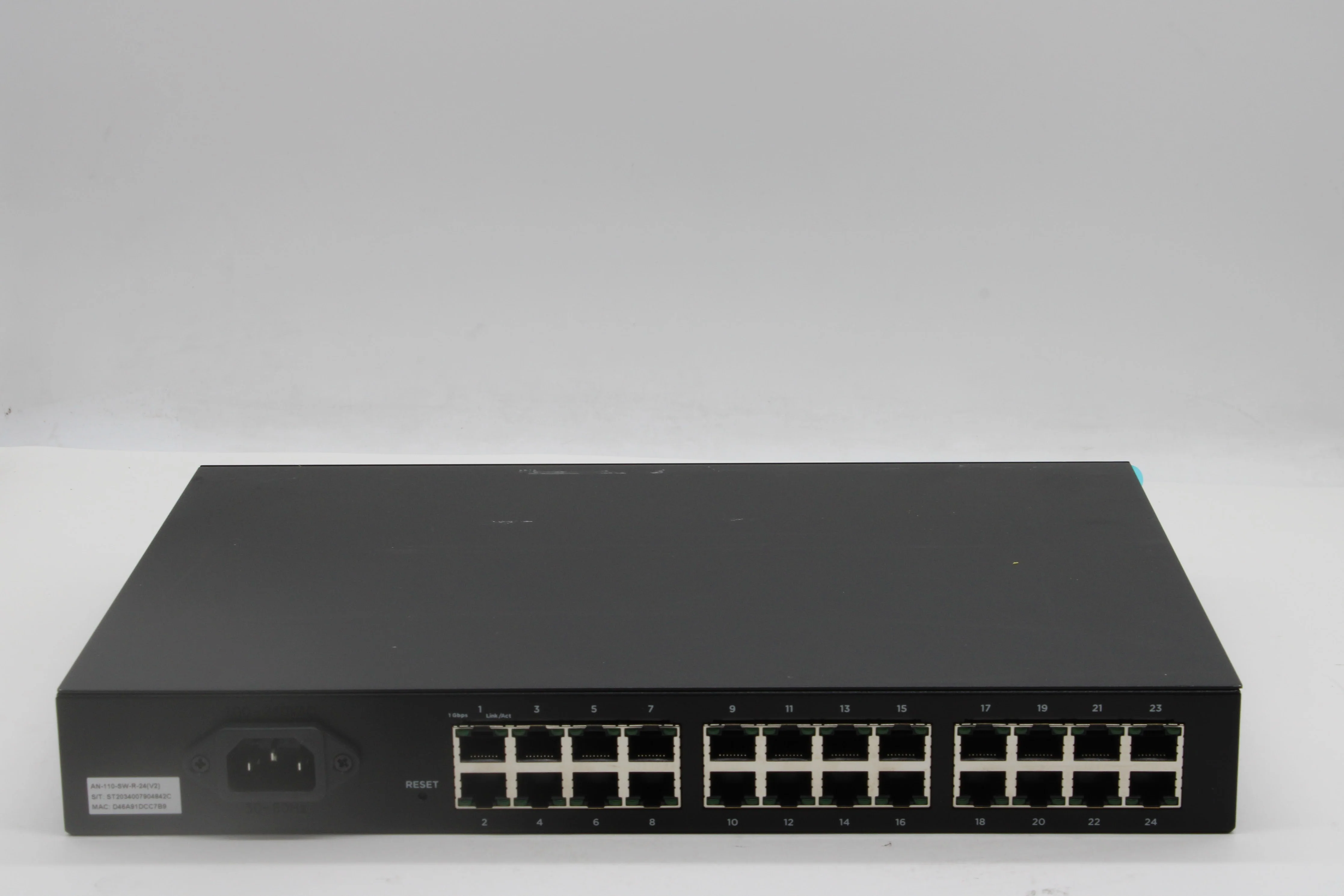 Araknis AN-110-SW-R-24 24-Port Gigabit Cloud managed switch - Image 3