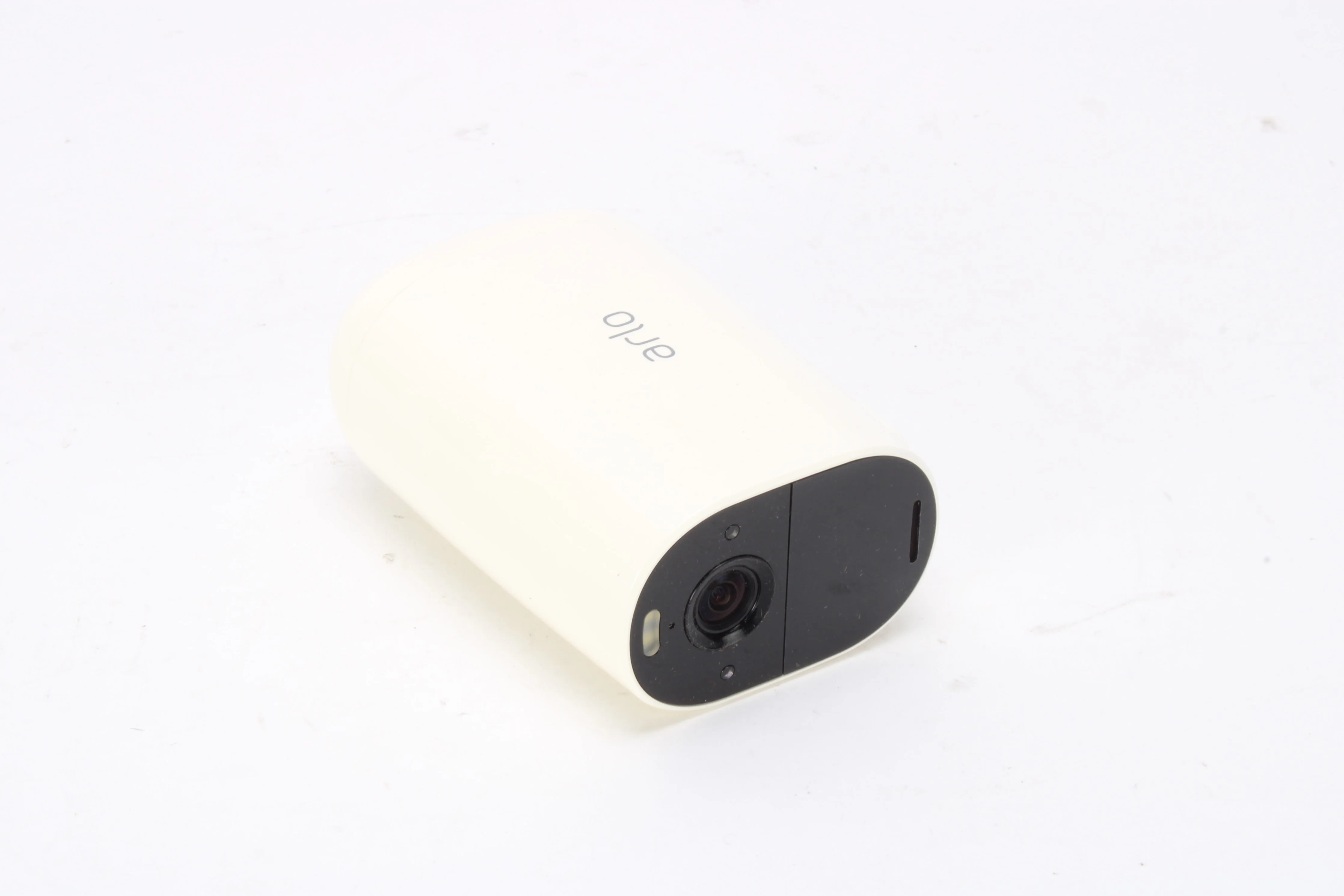Arlo VMC2032-100NAS Essentials XL Spotlight Camera White W/ Mount and USB Cable - Image 5