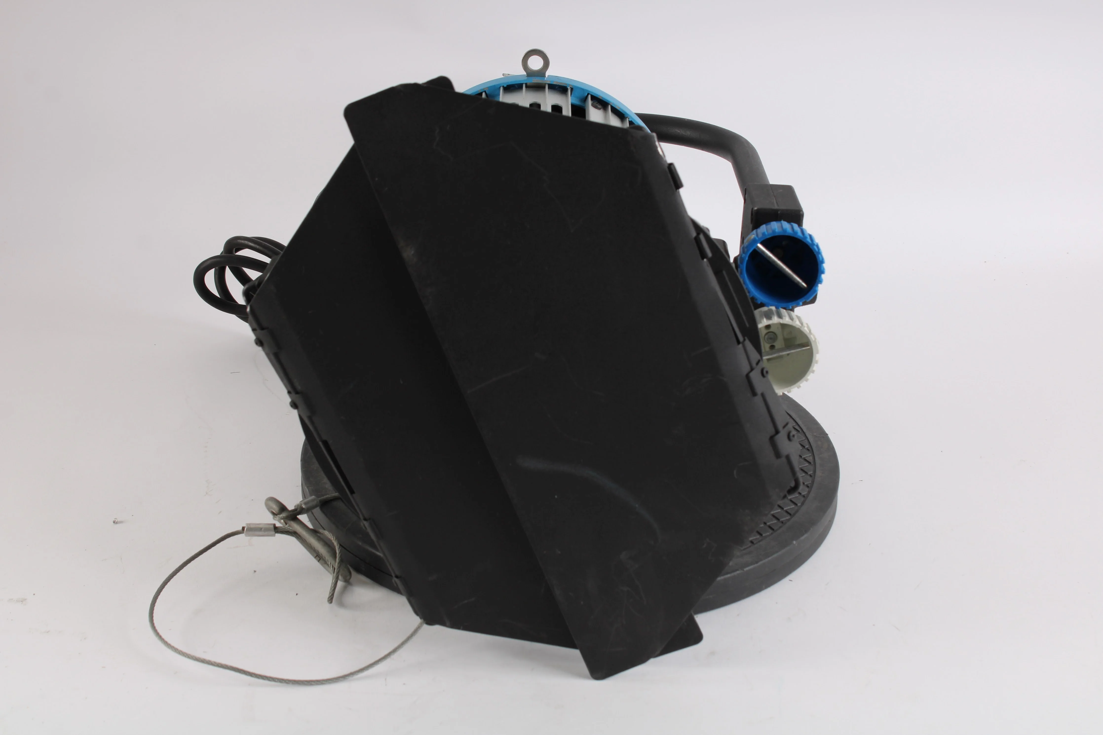 Arri Studio 1000 Studio SpotLight With Barn Doors and Matthews Arm - No Clamp - Image 3