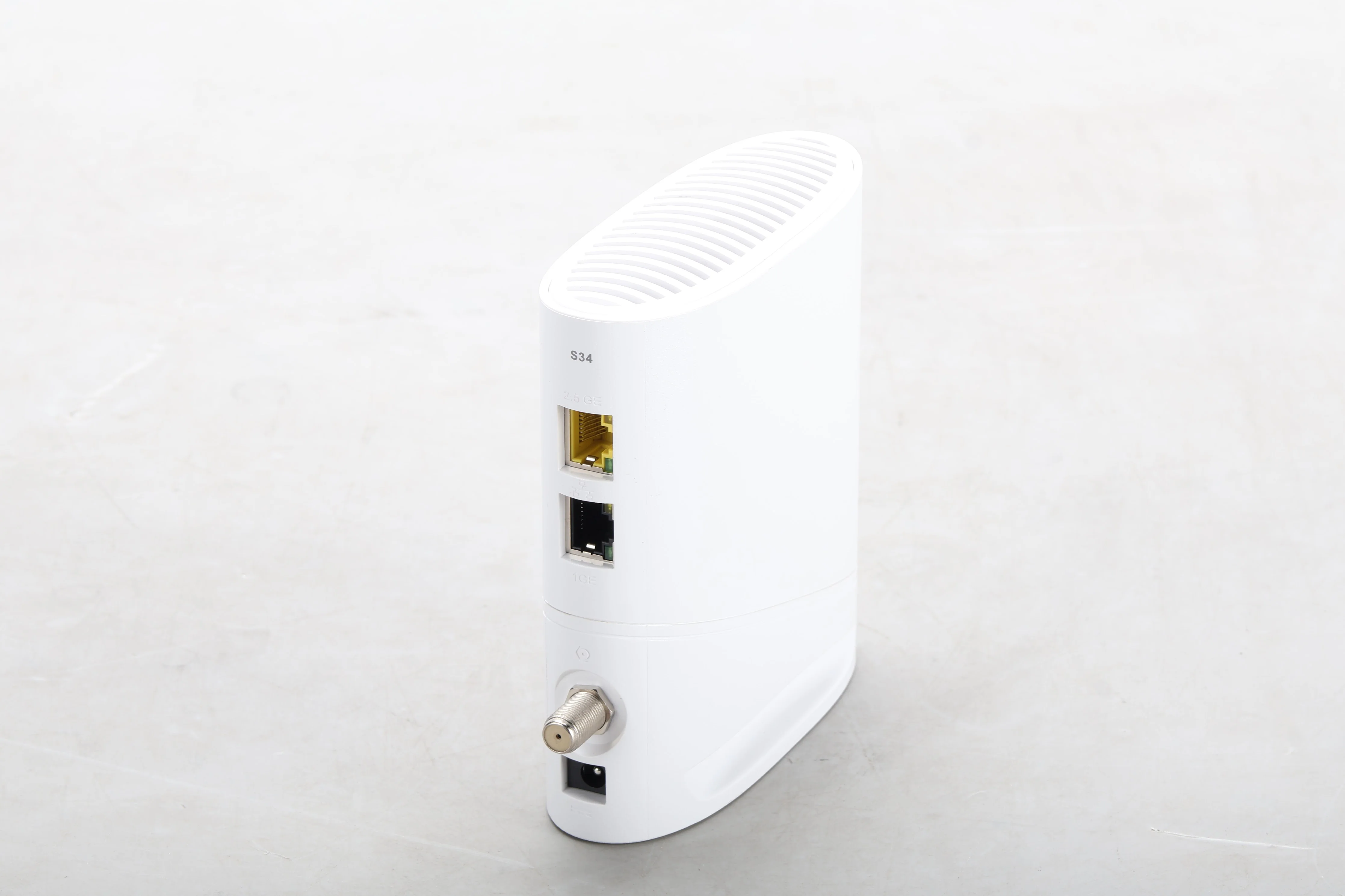 Arris S34 Surfboard DOCSIS 3.1 Multi-Gigabit Cable Modem W/ Power Supply and Box - Image 3