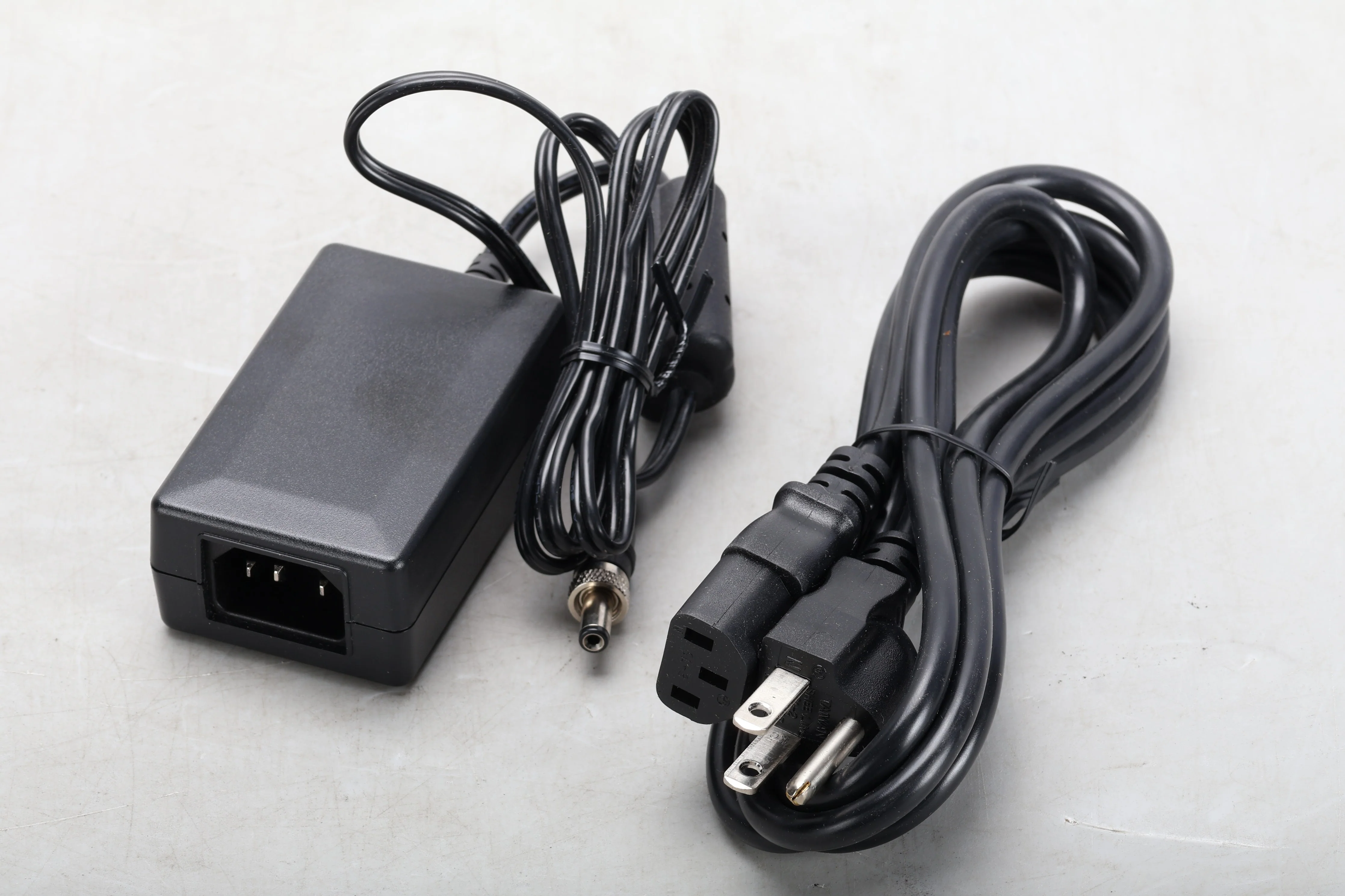 Atlona AT-JUNO-451 HDR 4-Input HDMI Switcher With Accessories - Image 5