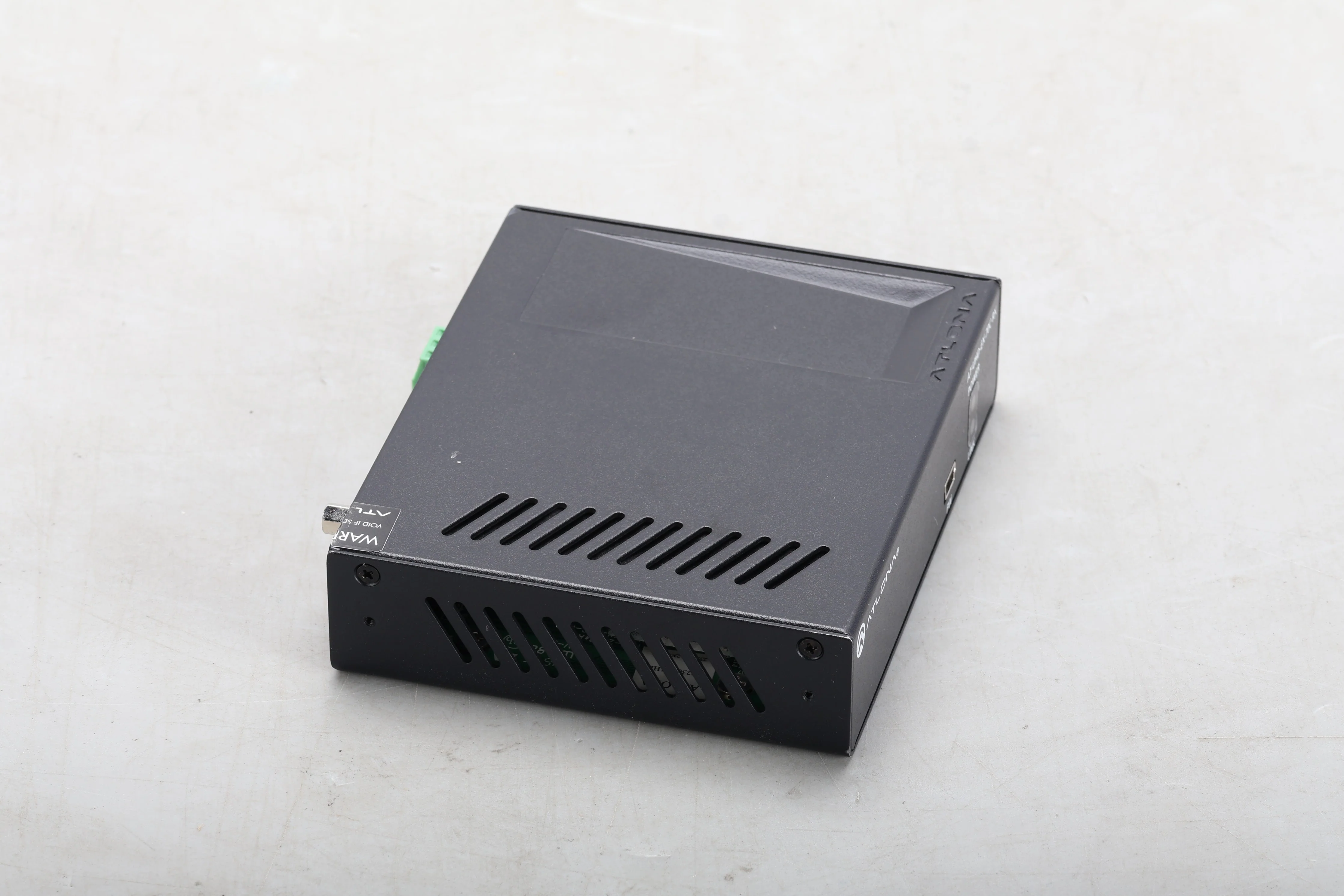 Atlona AT-UHD-EX-70C-RX 4K/UHD HDMI Over HDBaseT Receiver - Image 4