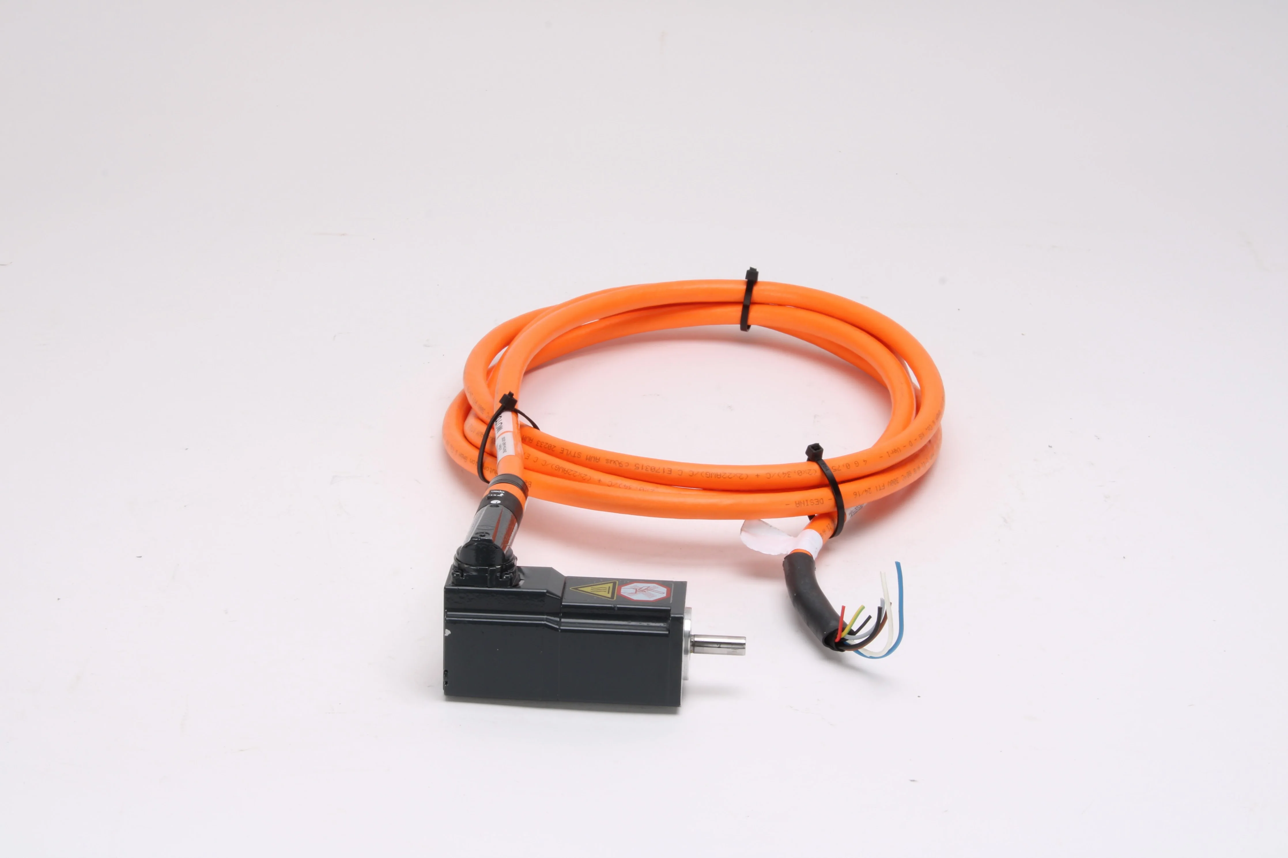 Beckhoff AM8111-0F20-0000 Servo Motor With Cable - Image 2