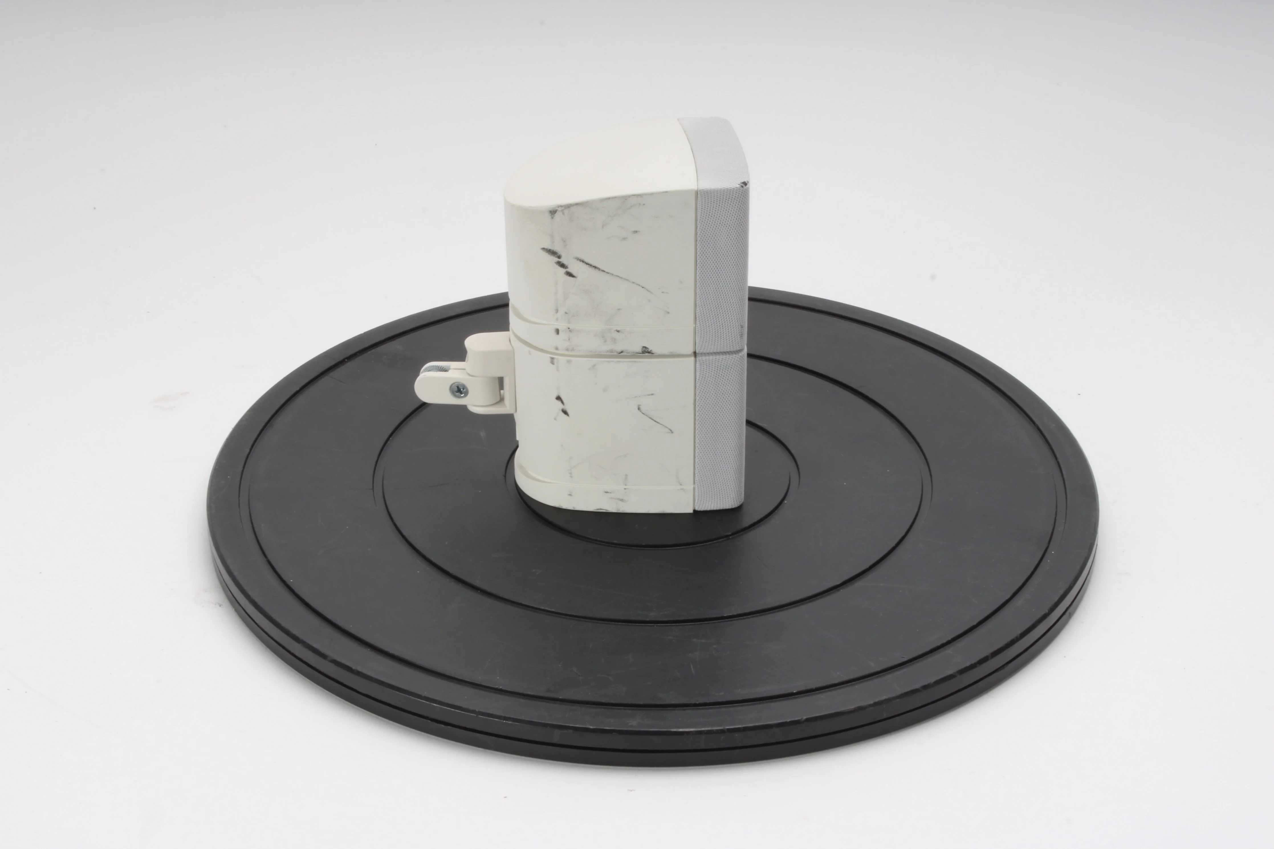 Bose Acoustimass Double Cube Speaker White With Mount - Single - Fair Condition - Image 5