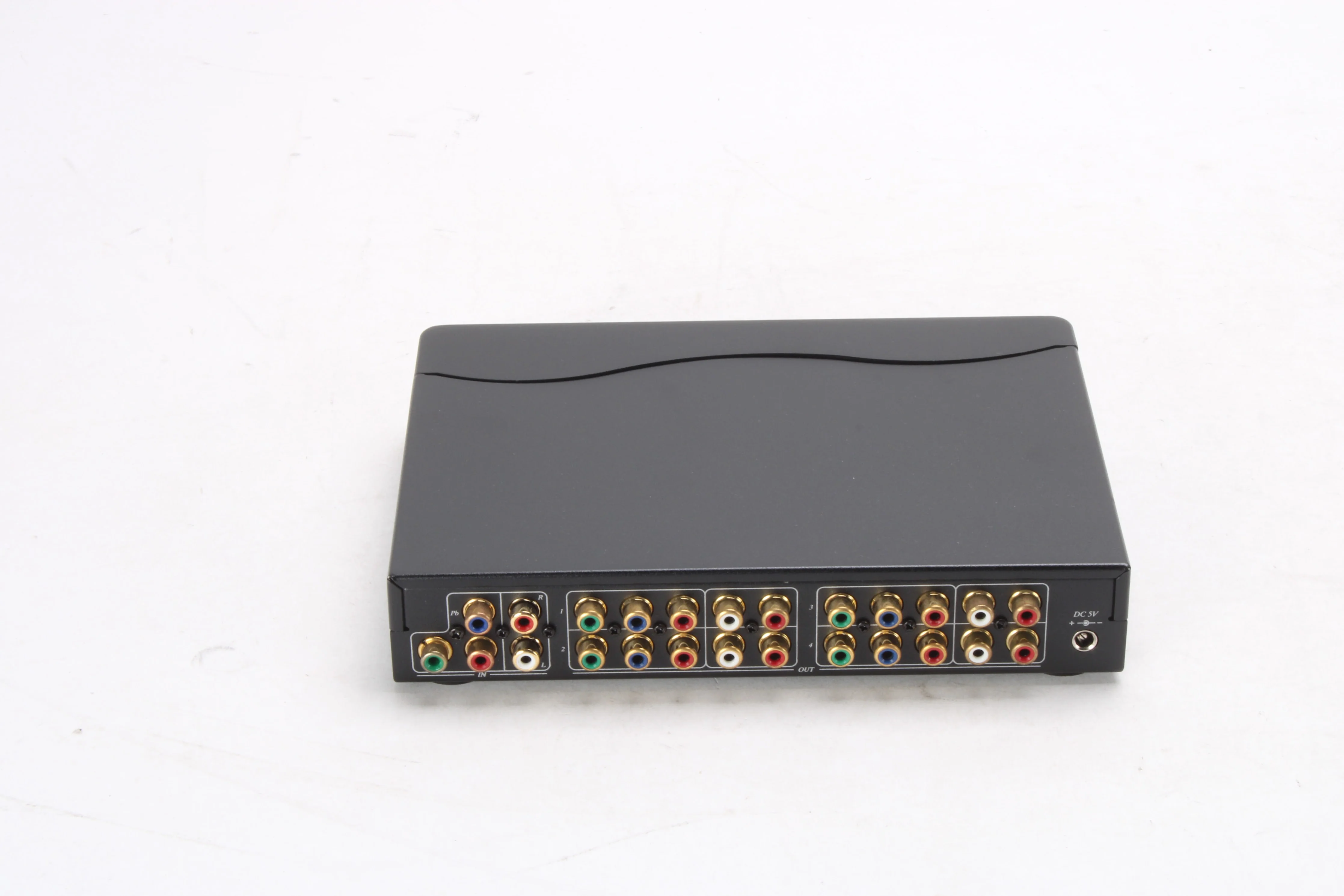 Calrad 40-844M 1 In 4 Out Component Video Distribution W/ Audio and Power Supply - Image 4