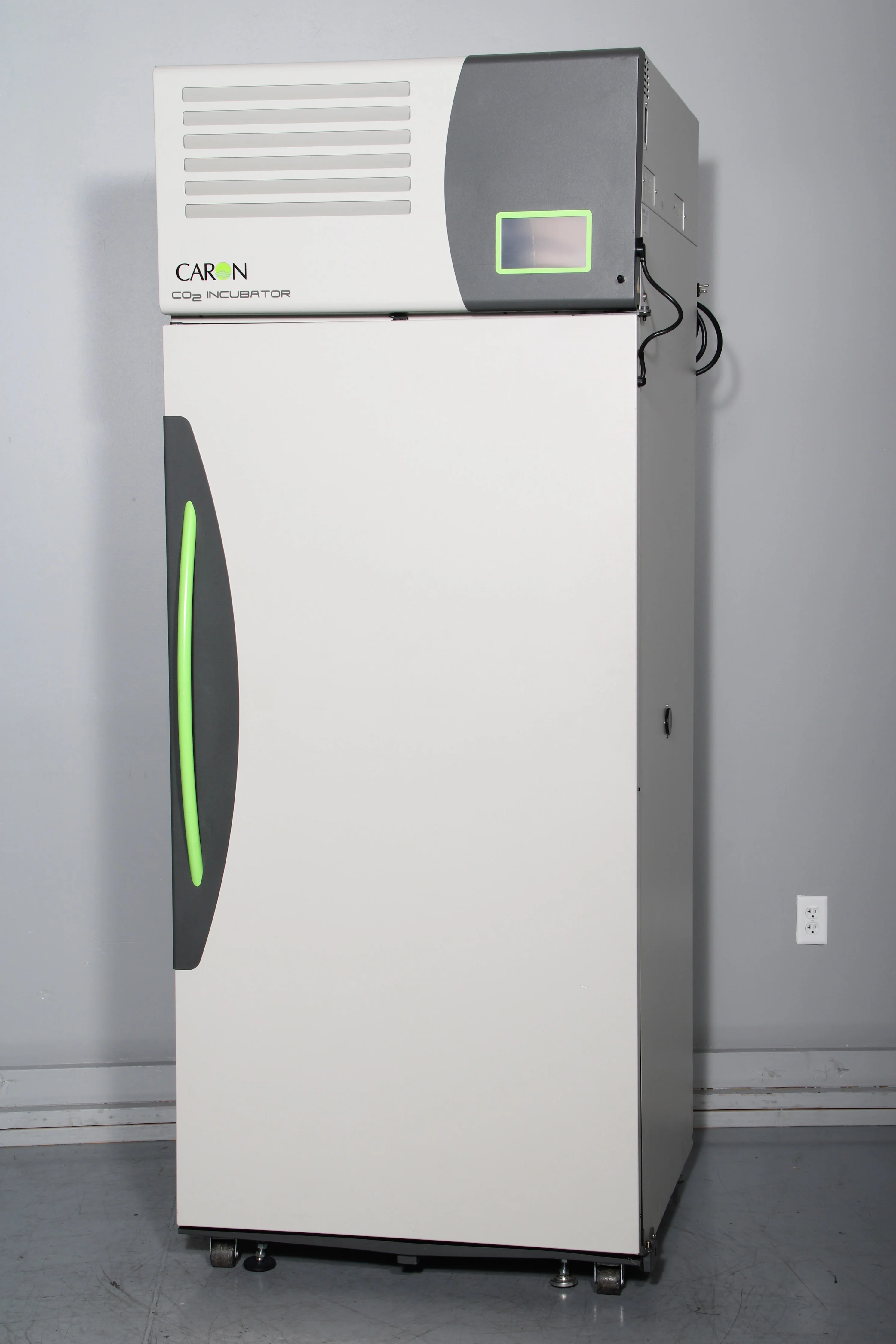 Caron 7400-33-1 Reach-In CO2 Incubator W/ 11x Shelves 10°C above ambient to 60°C