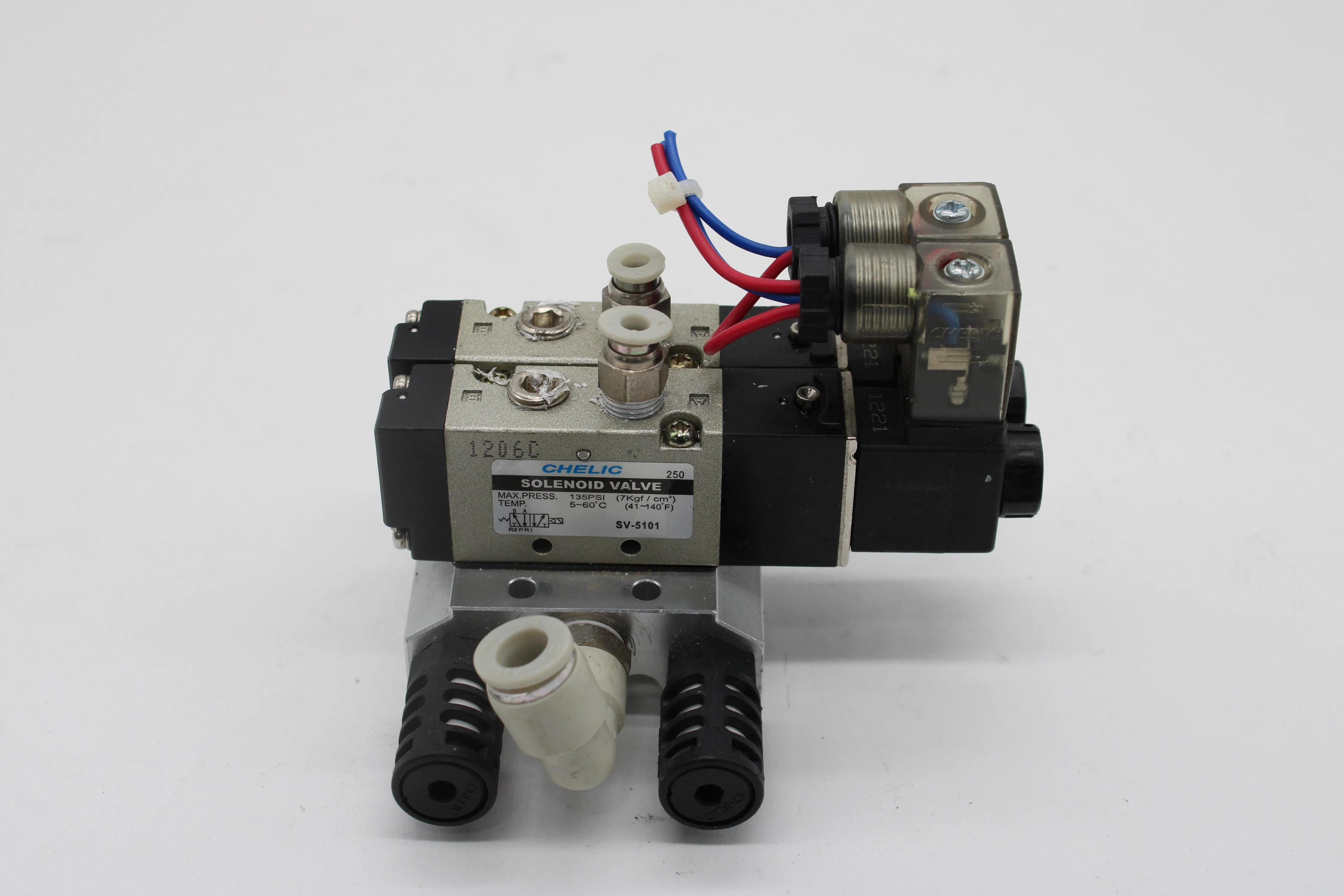 Chelic 2x SV-5101 SV Series Body Ported Solenoid Valve on Mount
