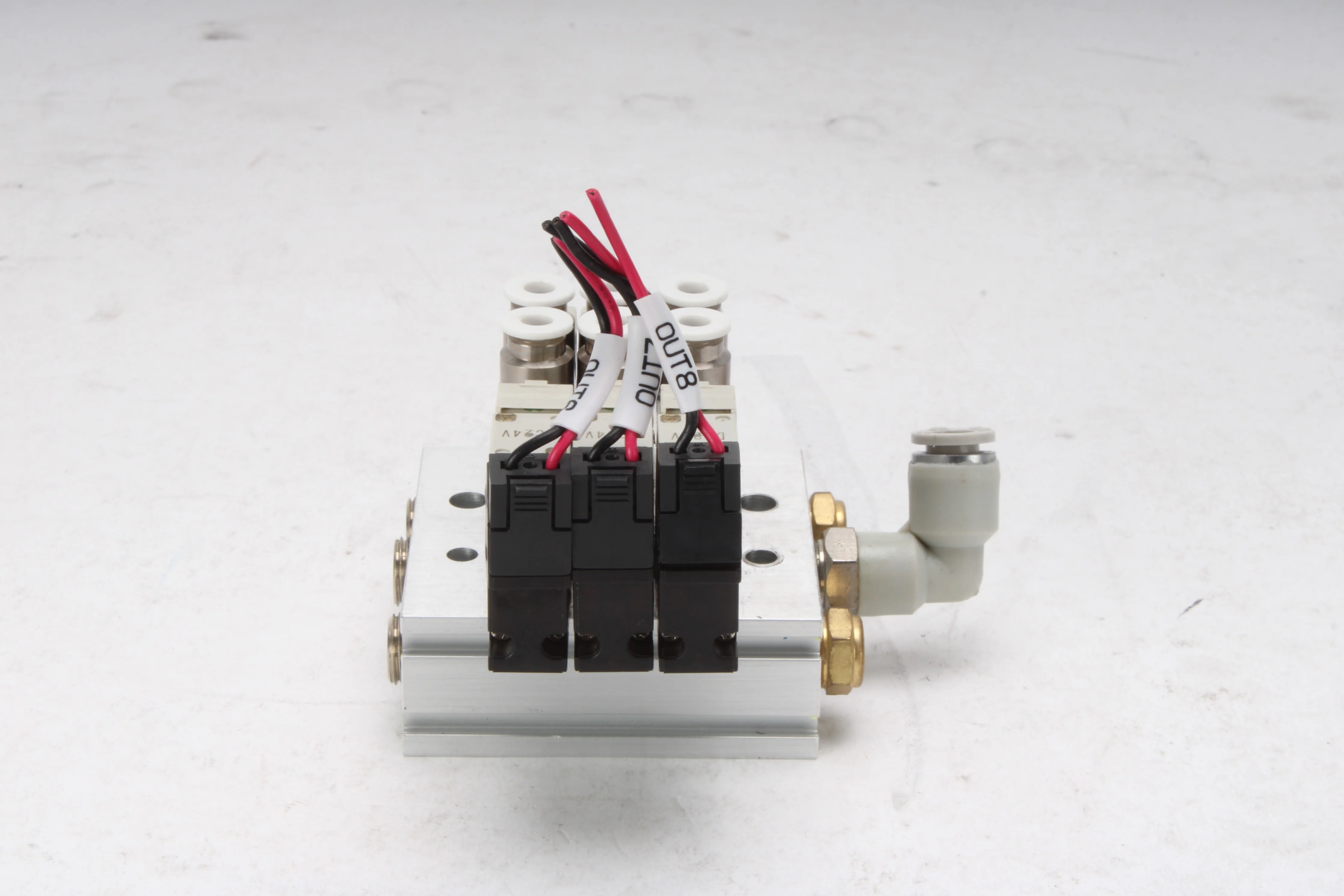 CKD 3x 4GD119-E23C-FL616887 Solenoid Air Valves With Manifold - Image 4