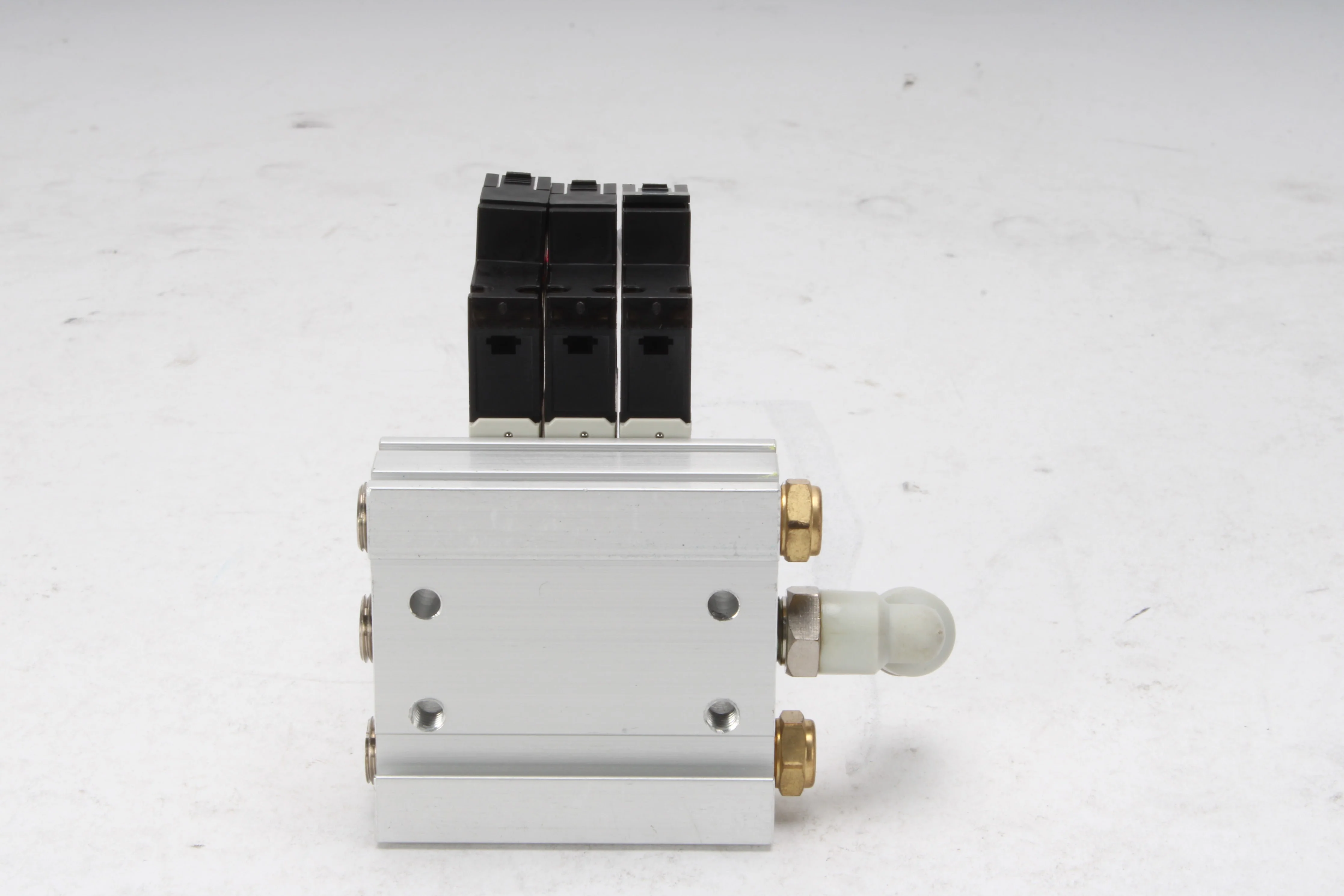 CKD 3x 4GD119-E23C-FL616887 Solenoid Air Valves With Manifold - Image 5