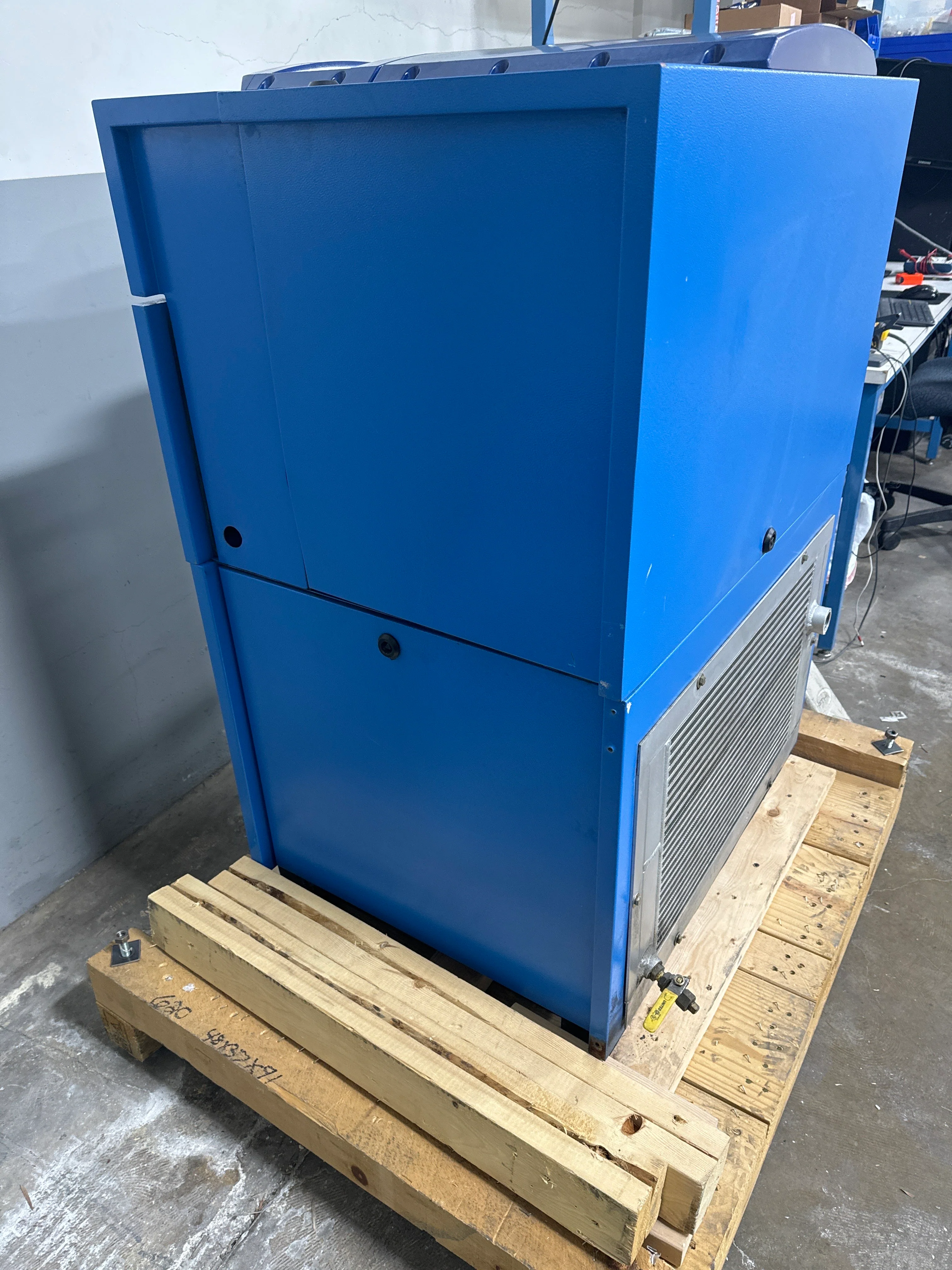 CompAir LFR2A Compressor and Dryer - Poor Condition - Image 5