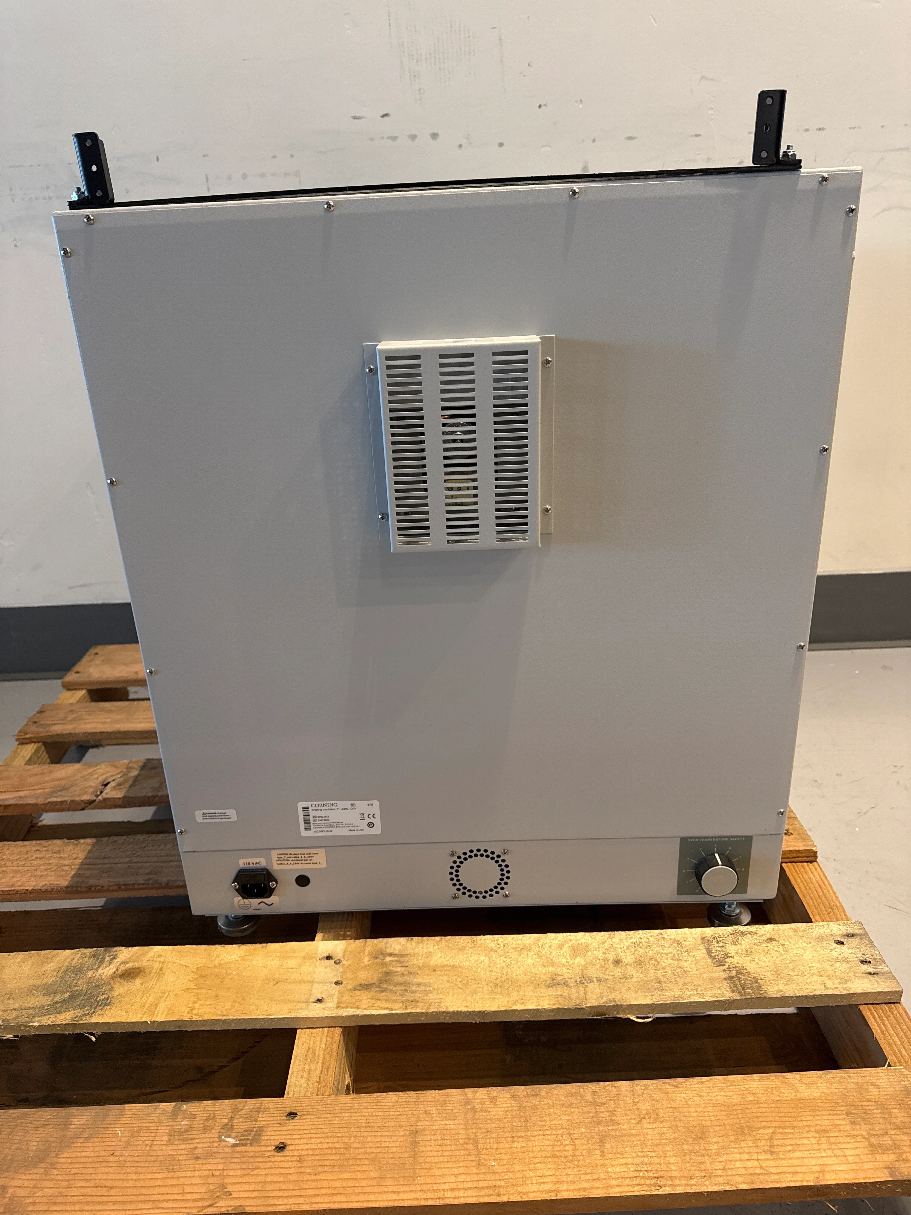 Corning 6753 LSE Shaking Incubator 71-Liters 120V With 2x Shelves and Platform - Image 8