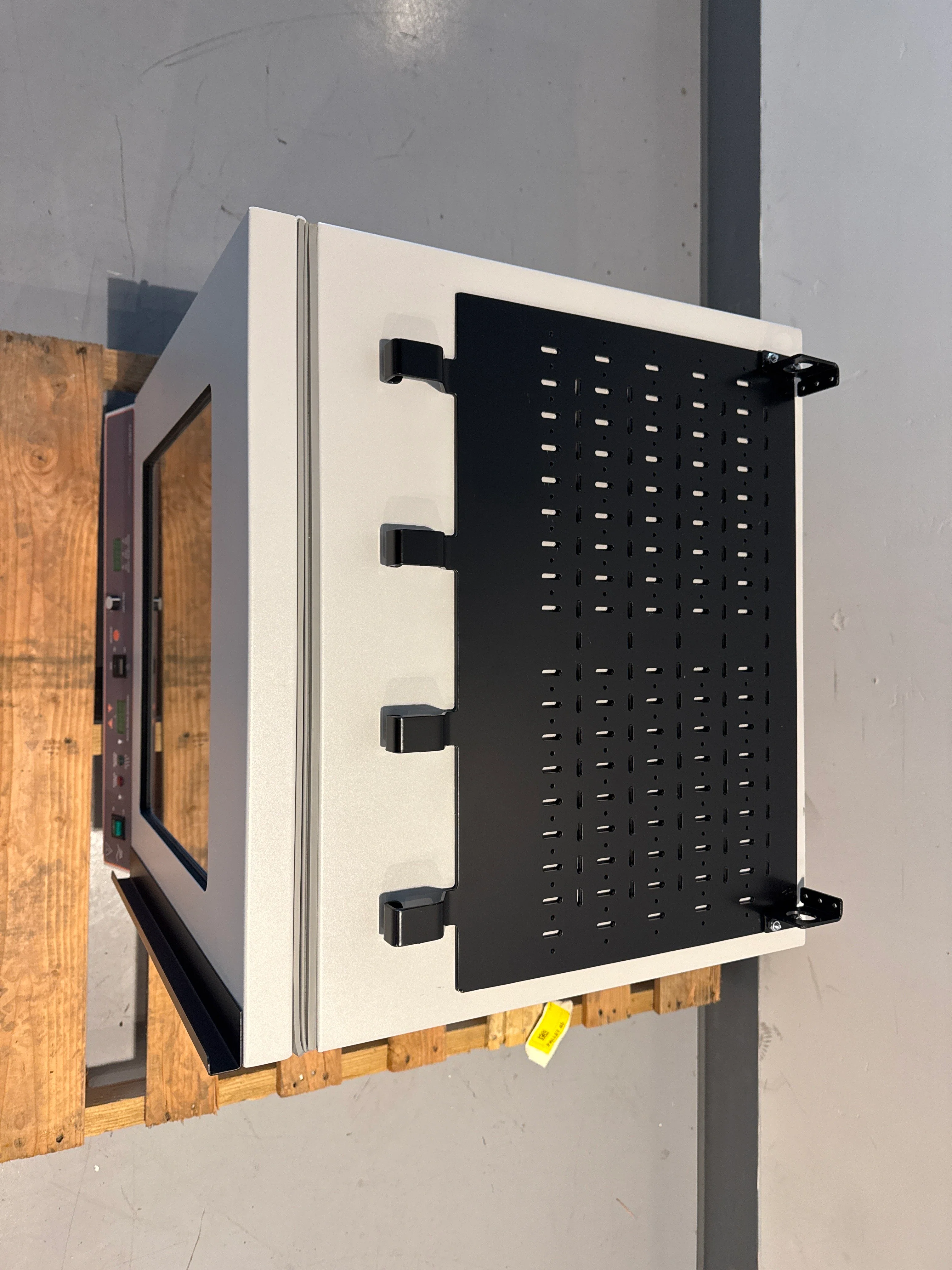 Corning 6753 LSE Shaking Incubator 71-Liters 120V With 2x Shelves and Platform - Image 3