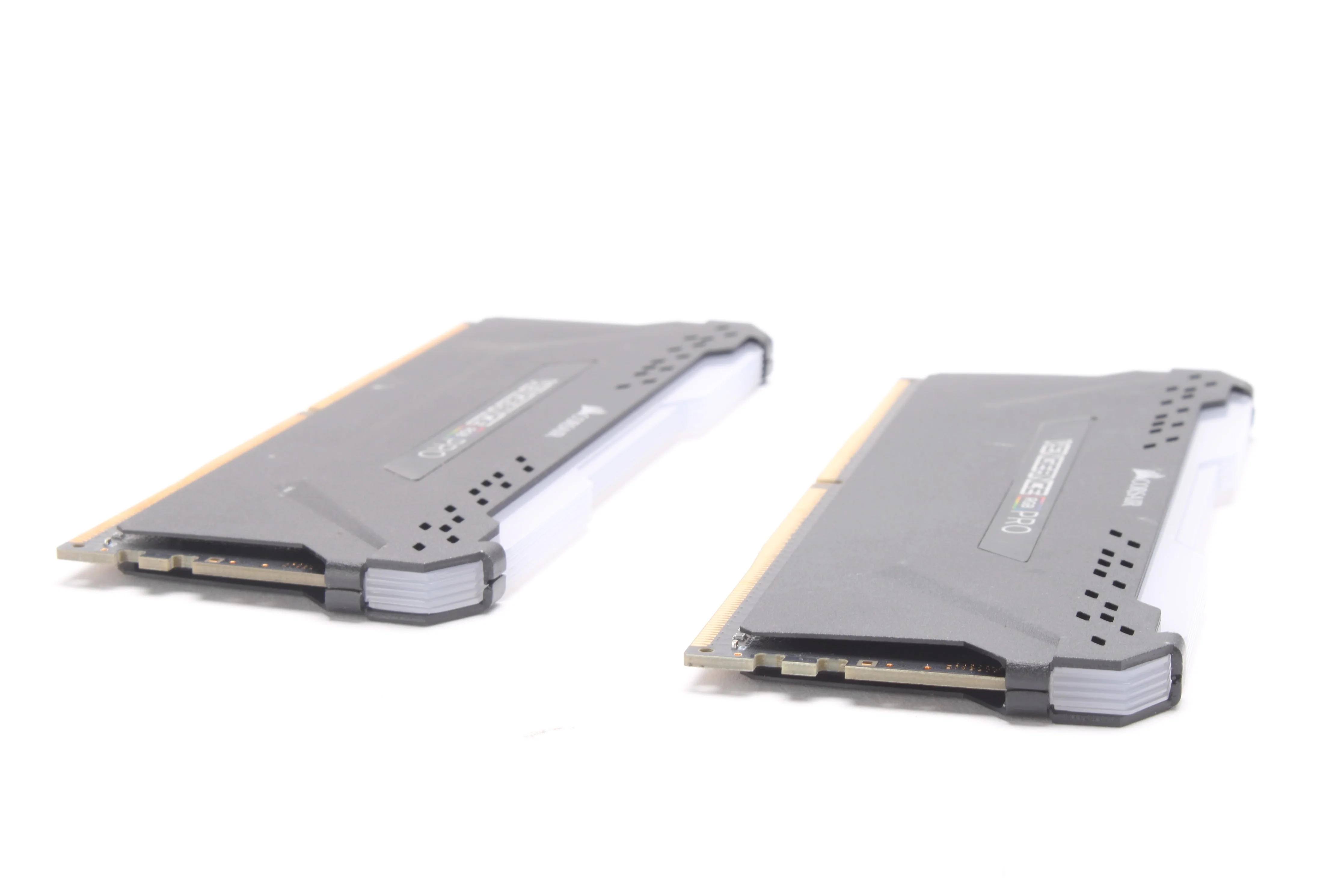 Corsair CMW16GX4M2C3200C16 16GB (2x8GB) 3200 MHz SDRAM - Image 6