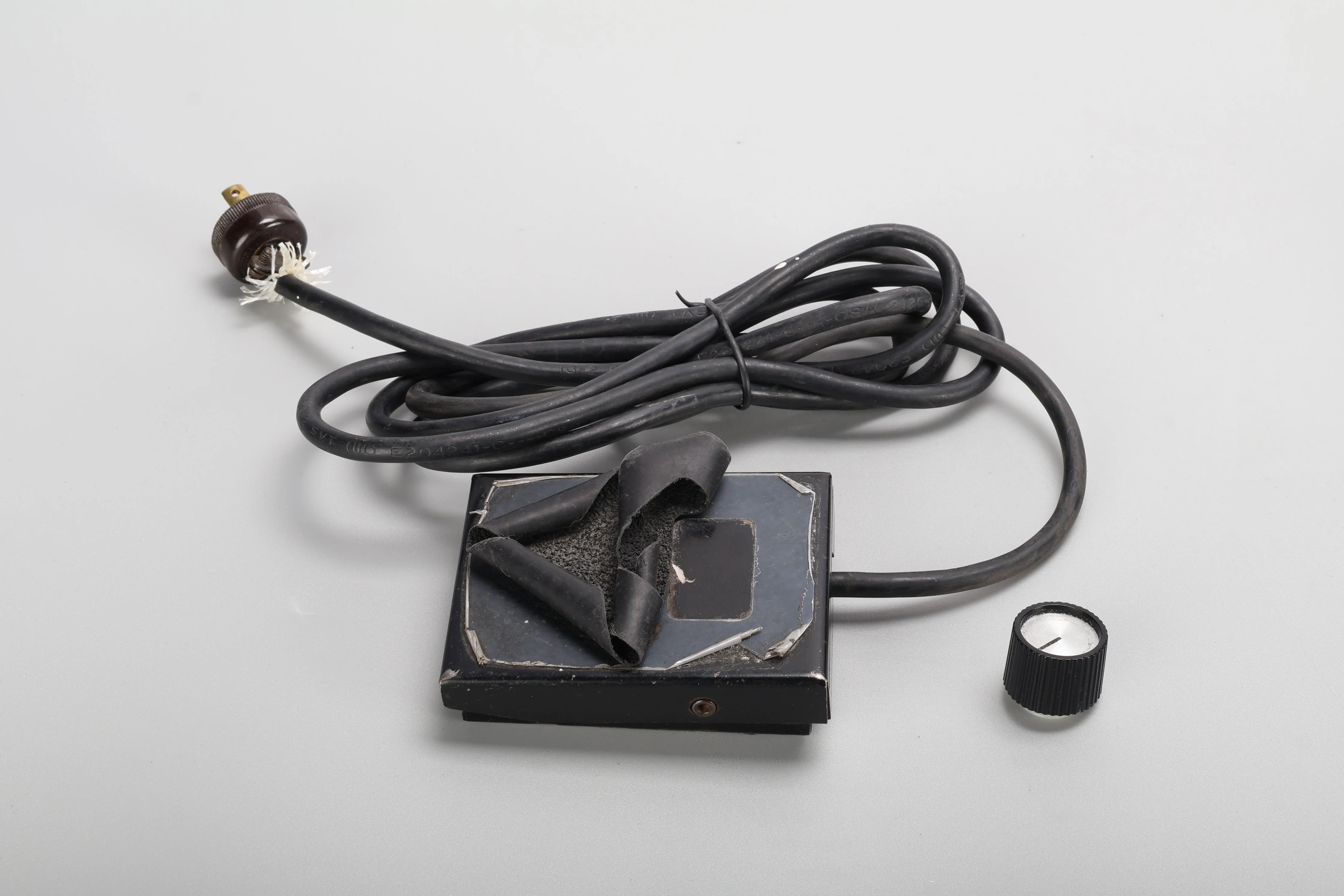 Dentsply Cavitron Model 660 Magnetostrictive Ultrasonic Scaler With Foot Pedal - Image 2