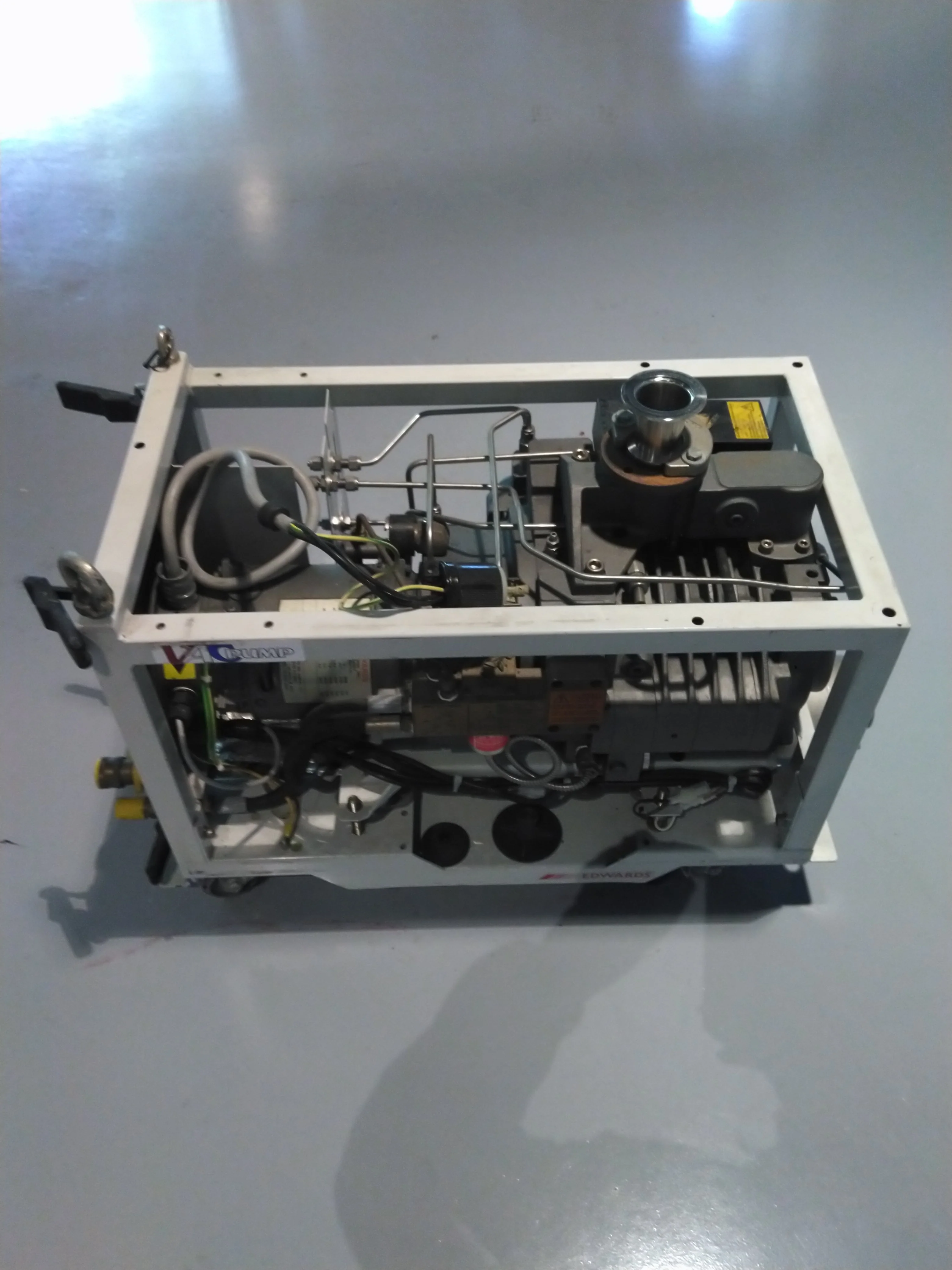 Edward QDP40 Vacuum Pump With A52855000 Shaft Seal Purge Panel QDP - Fair