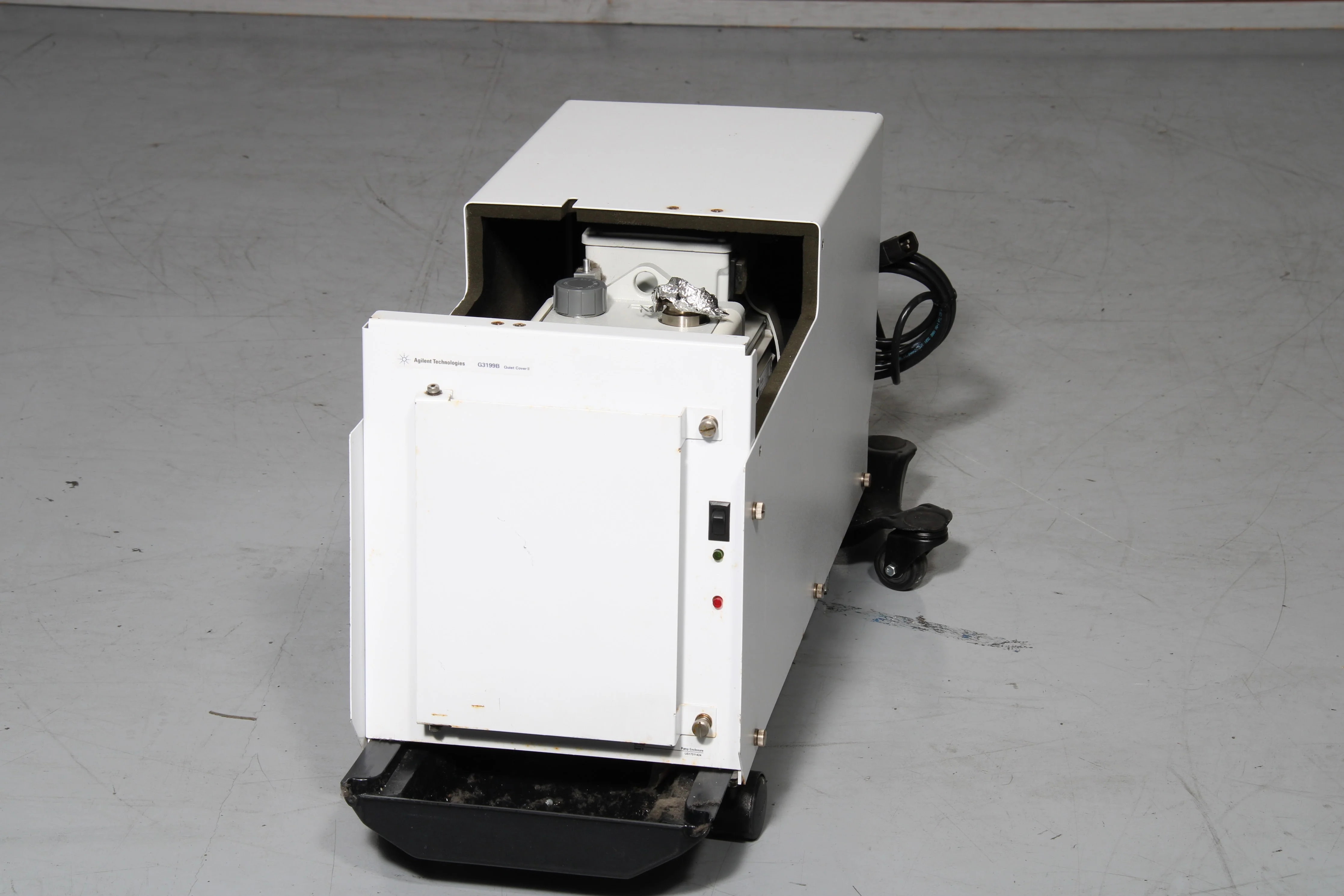 Edwards E2M30 Vane Vacuum Pump With Agilent G3199B Enclosure and Power Adapter - Image 3