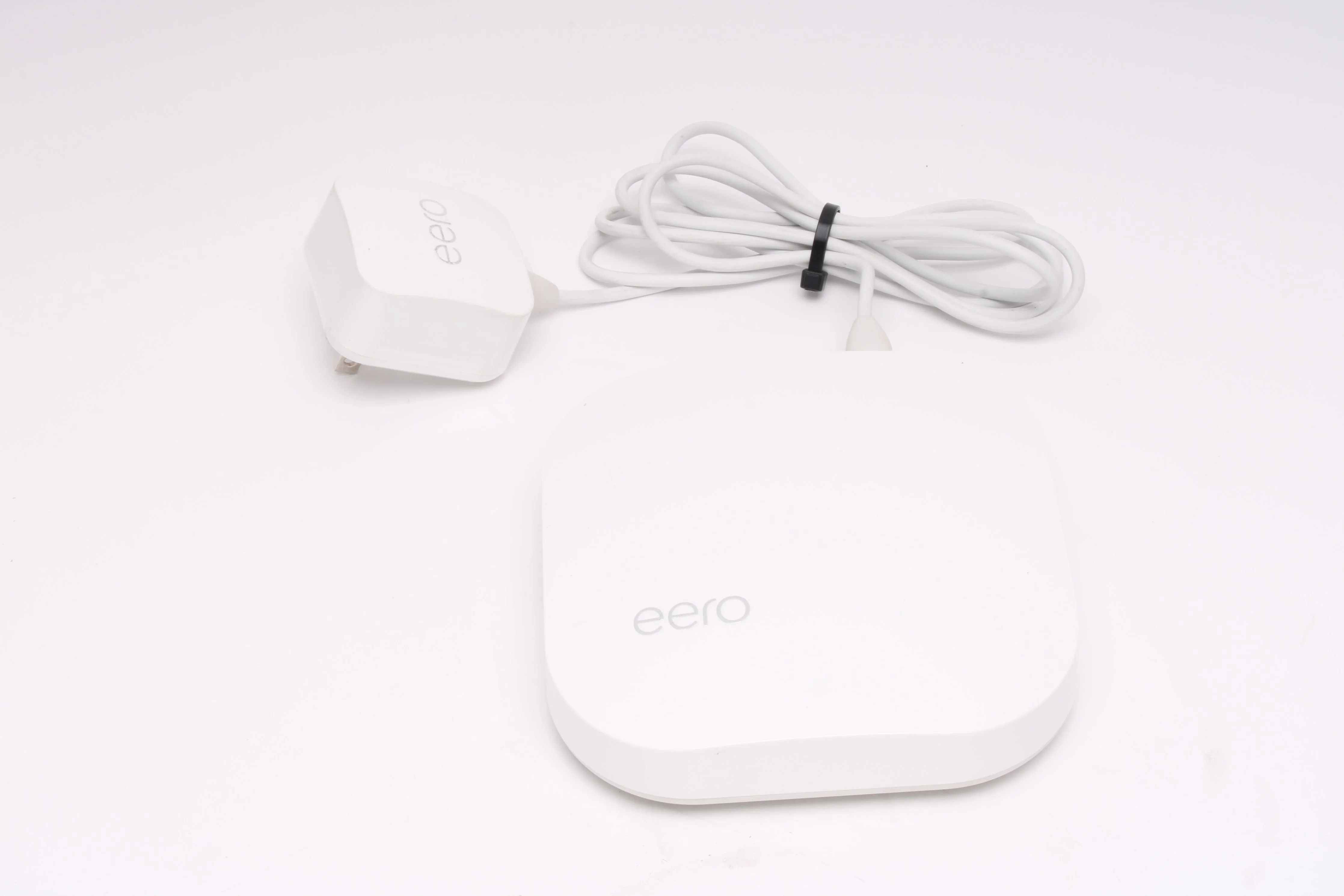 Eero B010001 Pro 2nd Generation AC Tri-Band Mesh Router With Power Supply Bundle