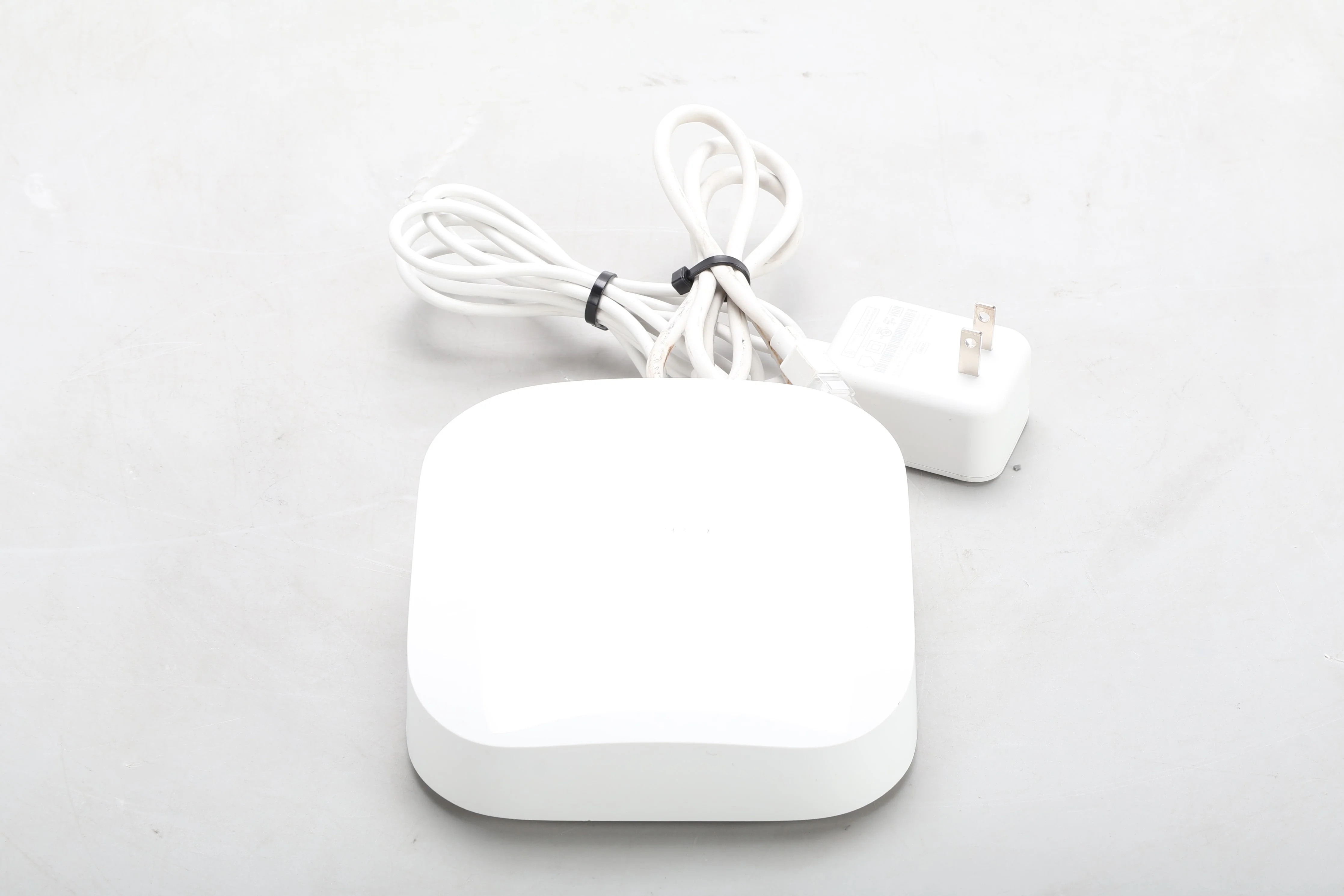 Eero K010001 Pro 6 Tri-Band Mesh Wi-Fi Platform, Power Supply ,RJ45 Cable Bundle