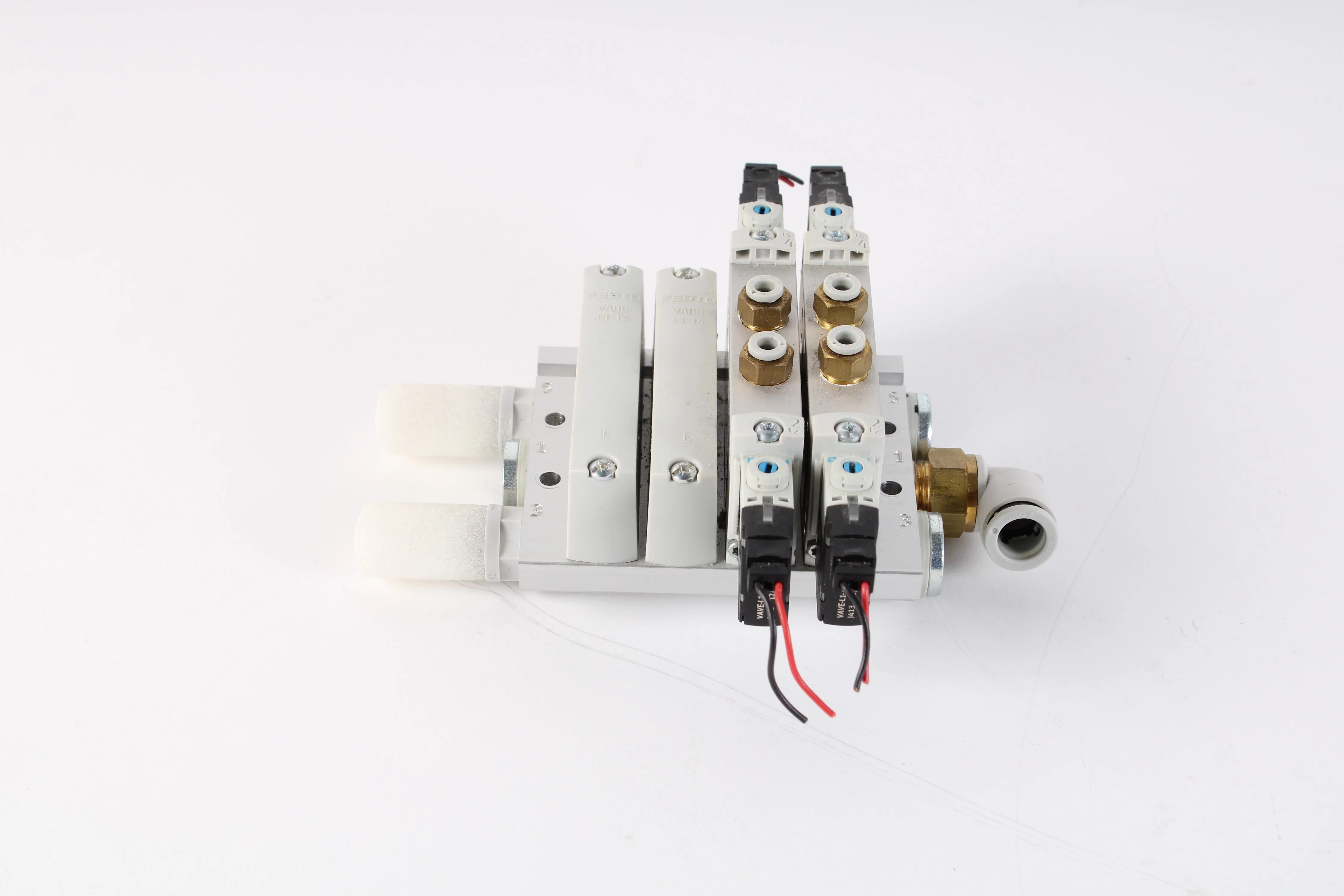 Festo 2x VUVG-L14-P53E-T-G18-1P3 / 2x VABB-L1-14 Valves With Manifold - Image 3