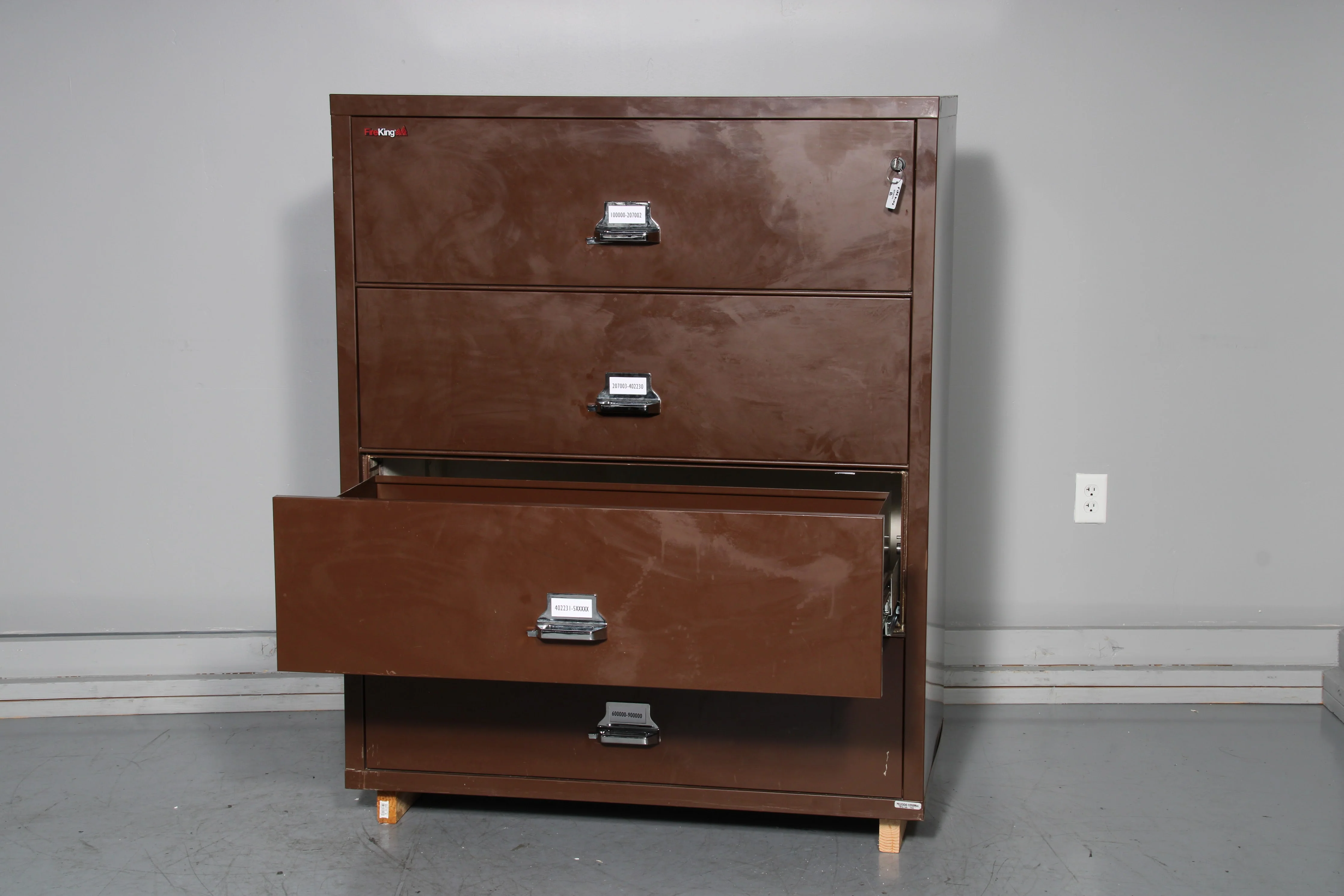 FireKing 4-4422-C 4-Drawer Lateral File Cabinet With Key - Fair Condition - Image 5