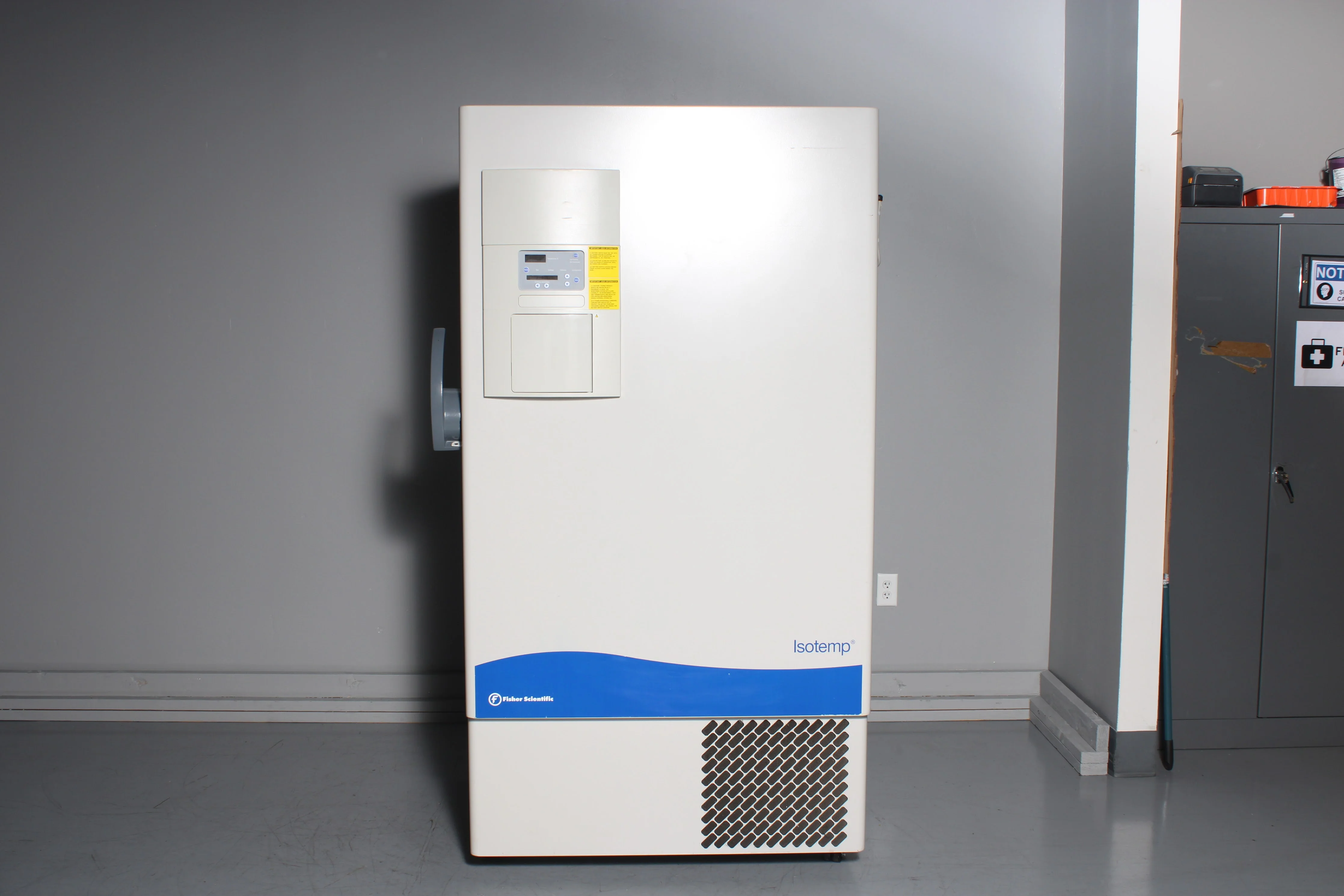 Fisher Scientific Isotemp IU2386A Ultra-Low Lab Freezer -80C 120V W/ 4x Shelves