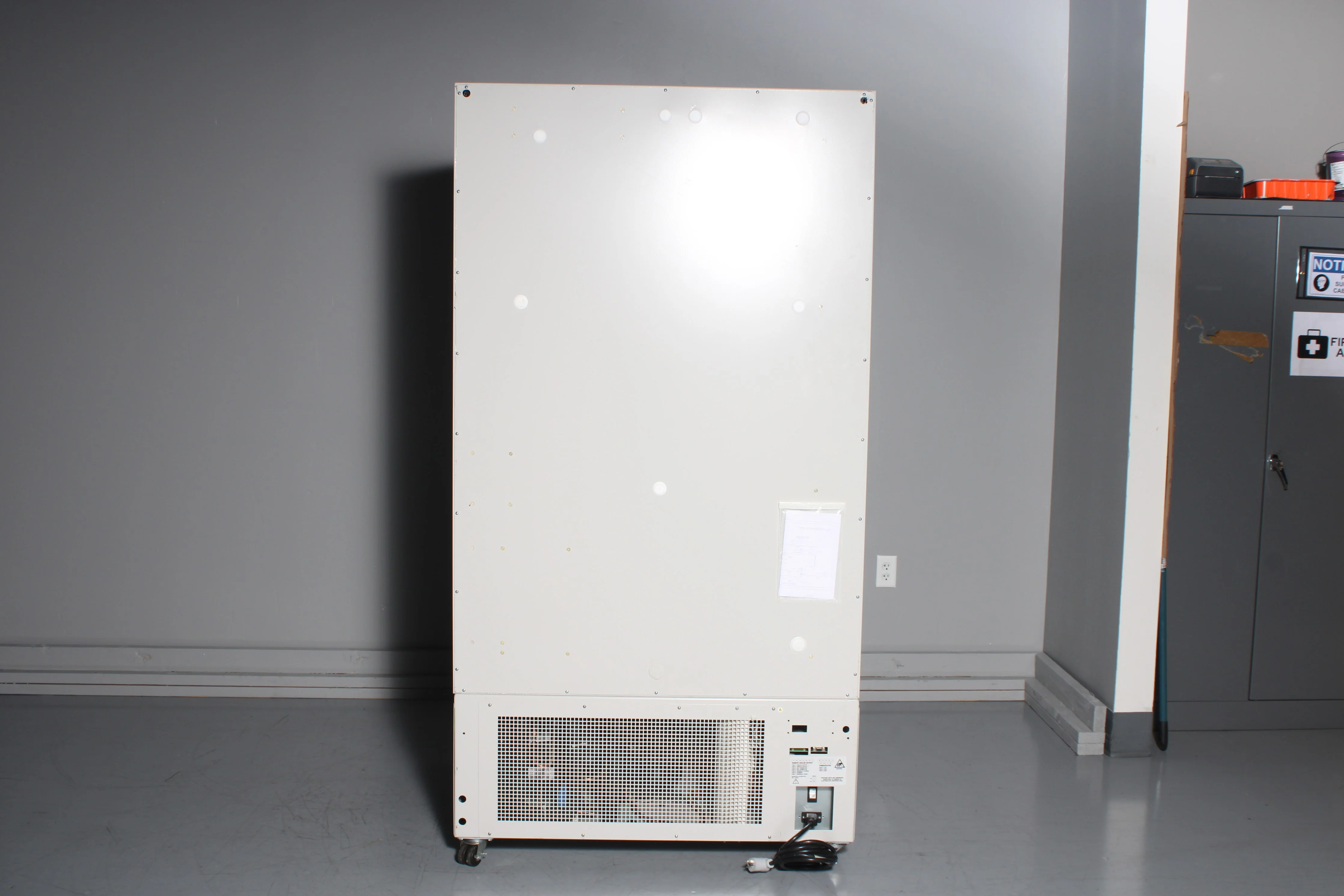 Fisher Scientific Isotemp IU2386A Ultra-Low Lab Freezer -80C 120V W/ 4x Shelves - Image 3