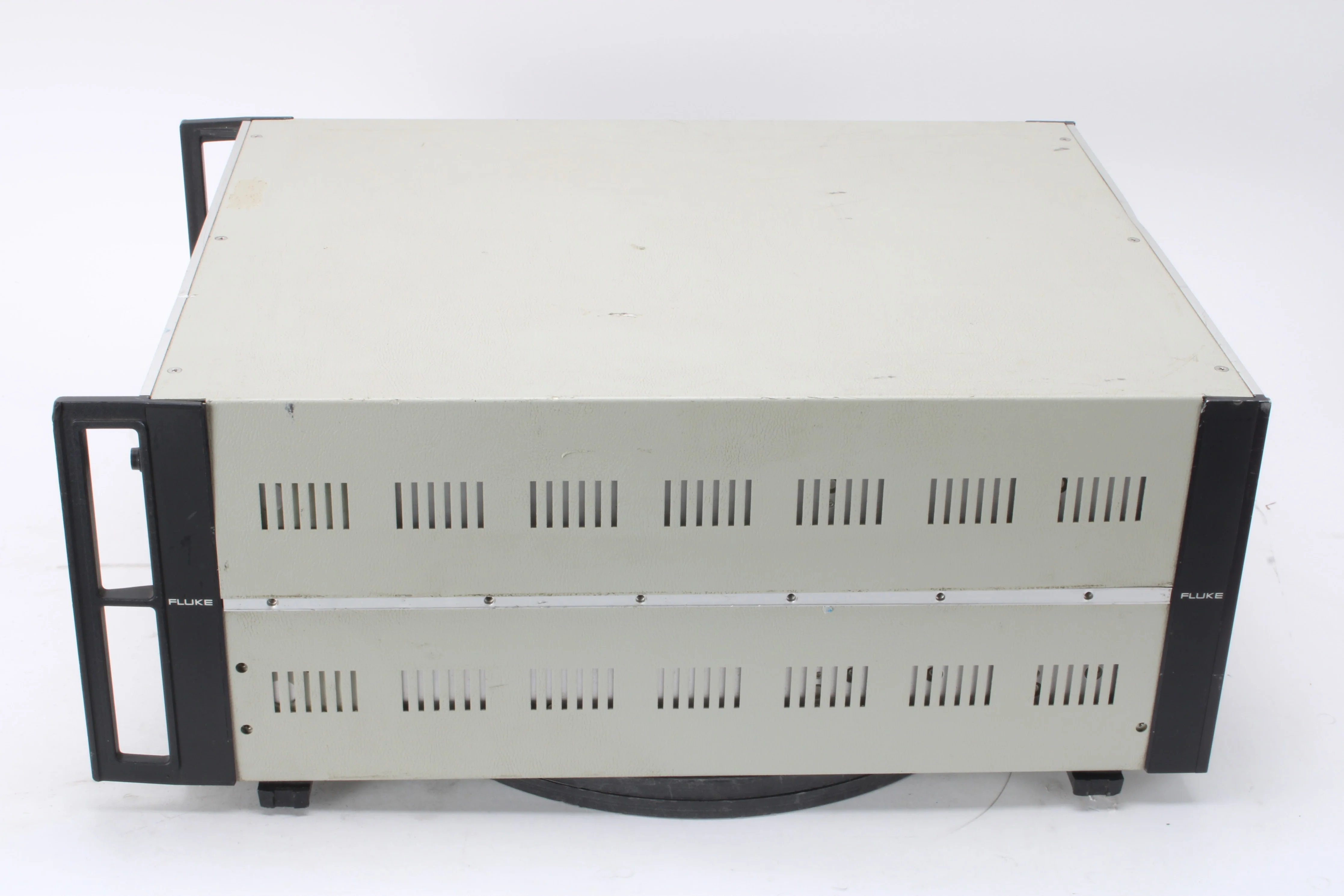 Fluke 5100B Calibrator With Option 03, 05, 06 - AS IS For Parts - Image 2