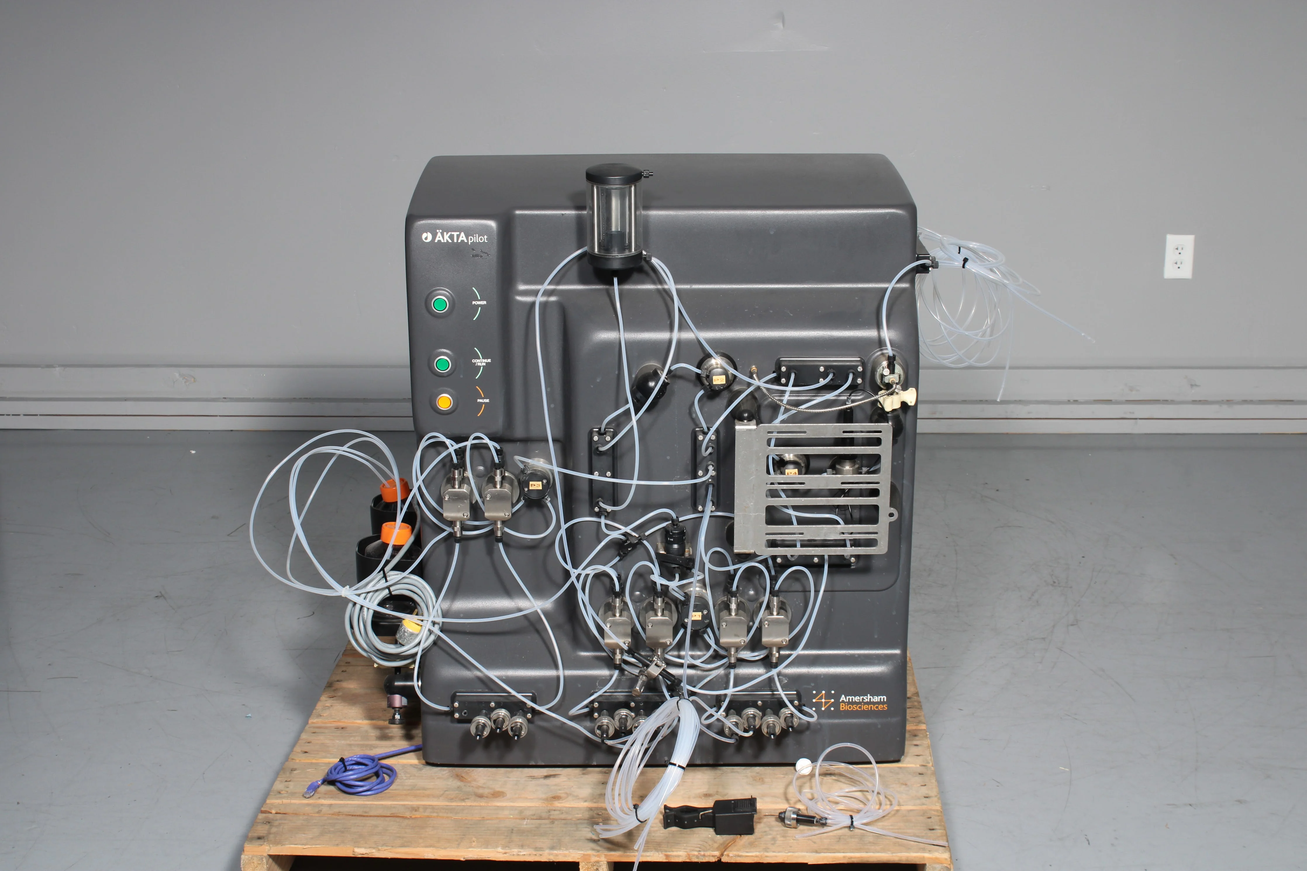GE Amersham Biosciences 18117063 AKTA Pilot FPLC System - AS IS For Parts