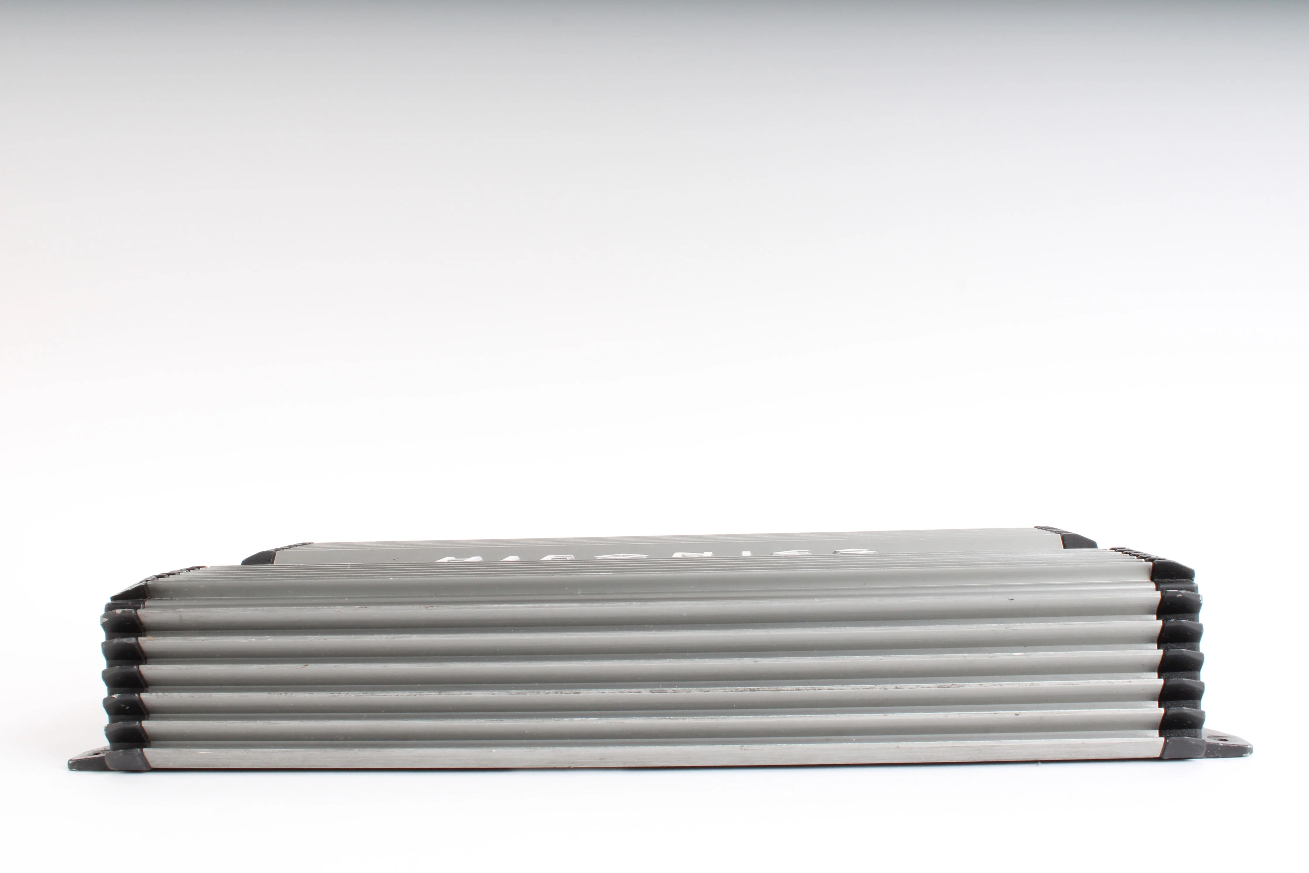 Hifonic BE35-800.4 Brutus Elite 35th Anniversary 800w 4CH Amplifier - AS IS - Image 2