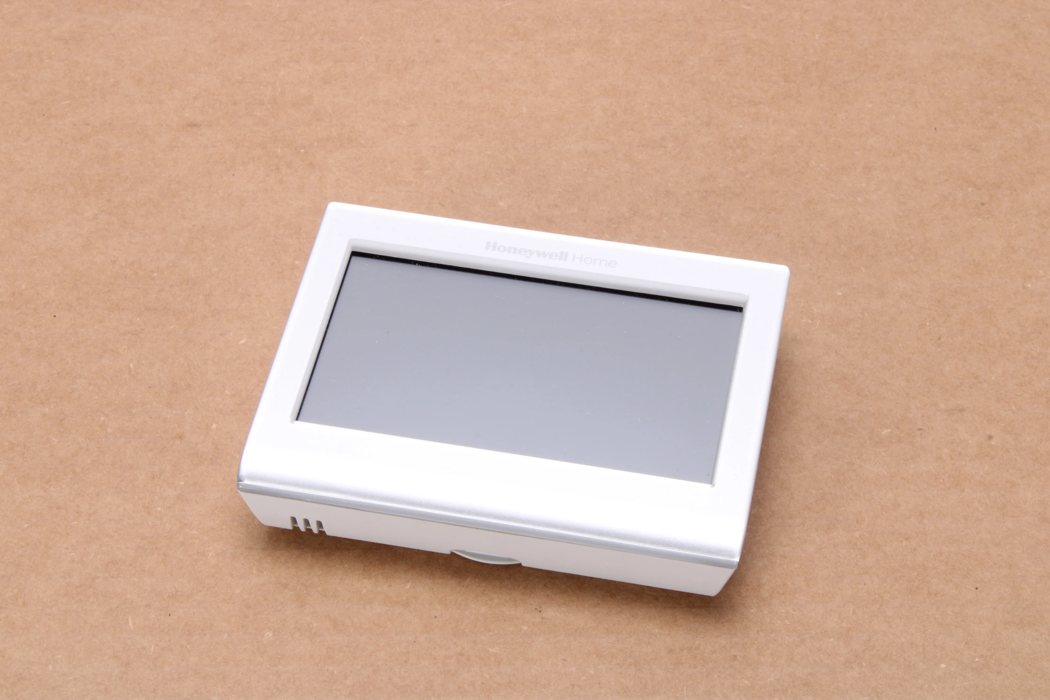 Honeywell RTH9585WF Wi-Fi Smart Color Thermostat Silver With Accessories - Image 3