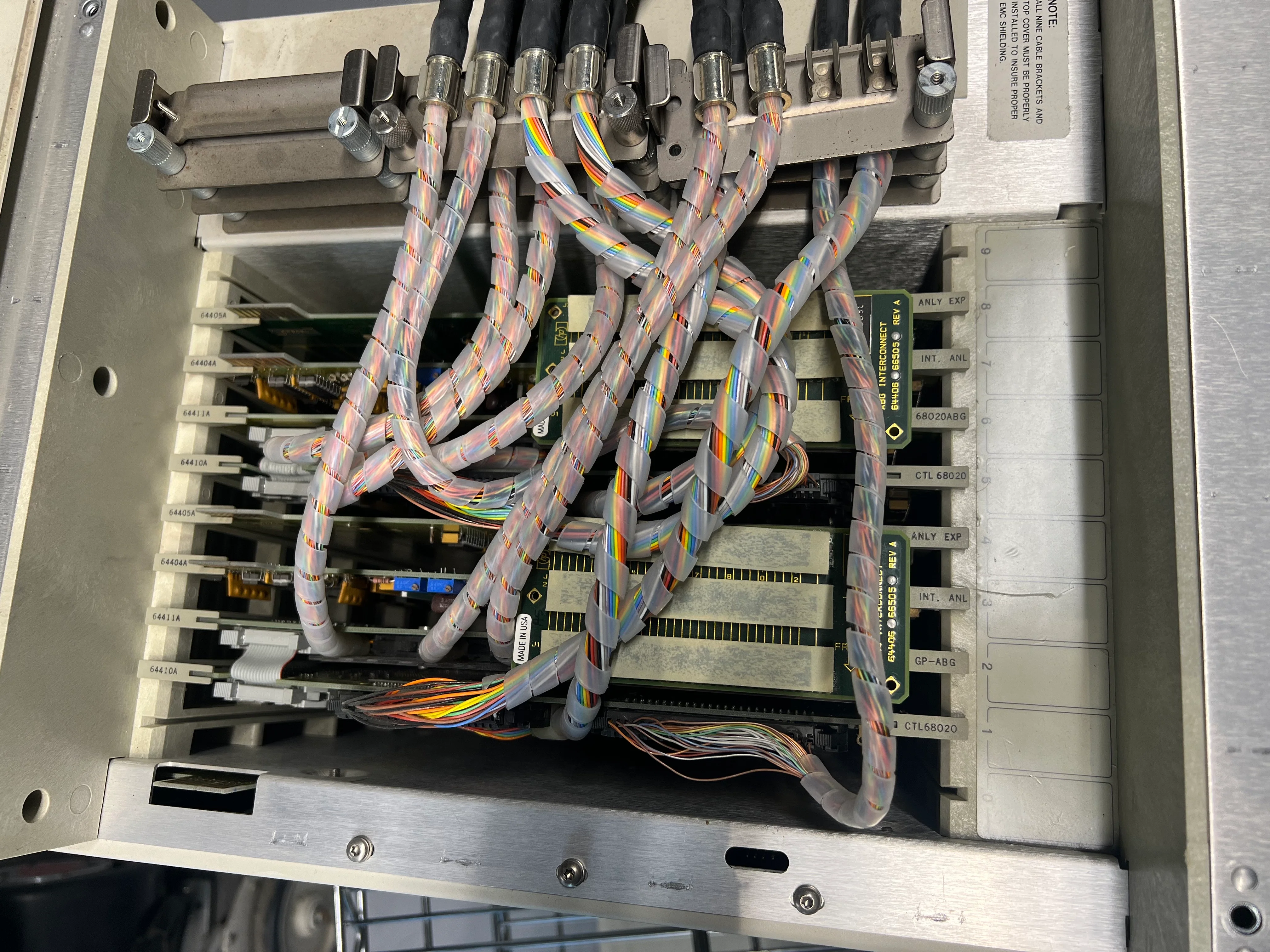 HP 64120A Card Cage for 64000 Logic Development System - Fair Condition - Image 2