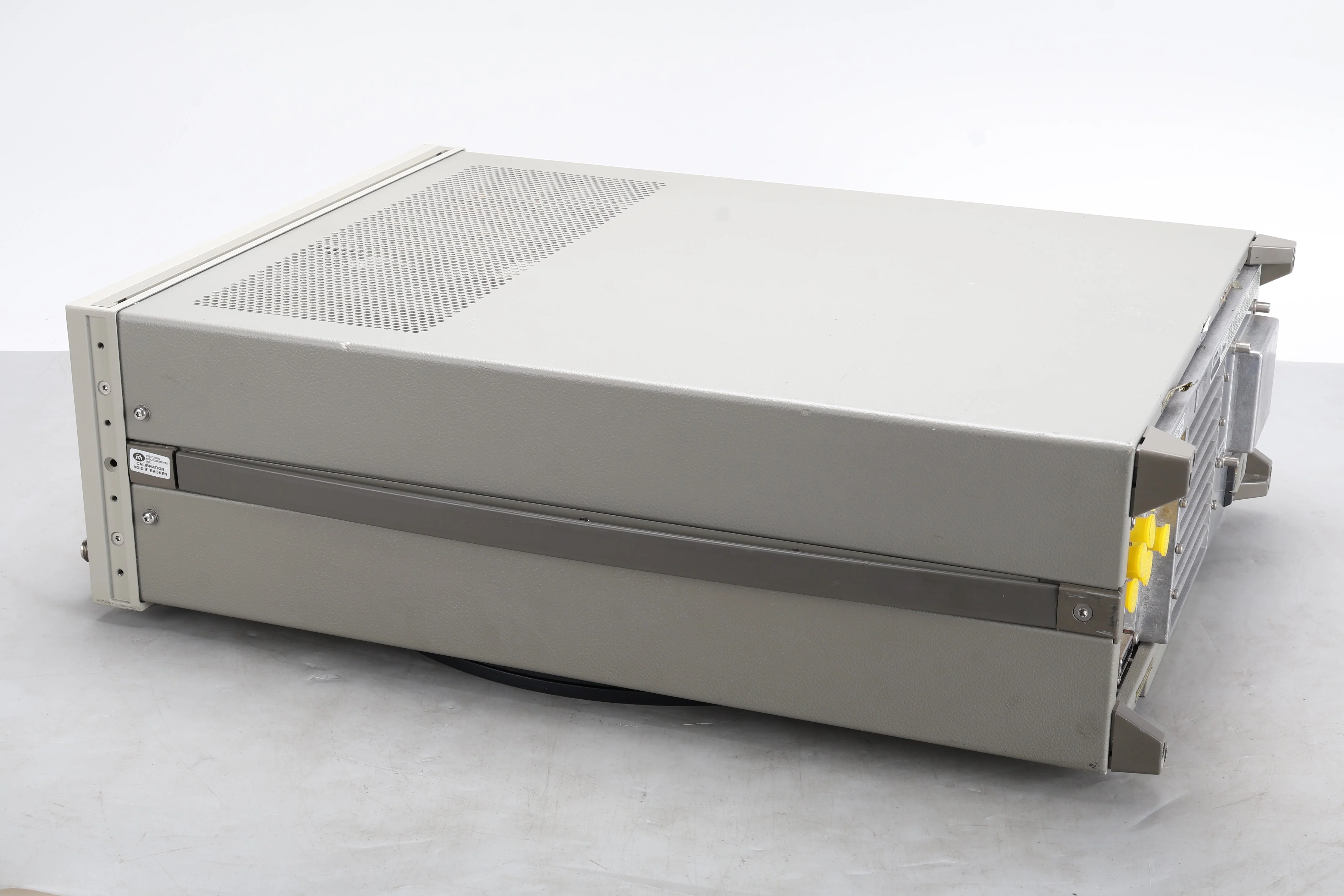 HP 8664A Synthesized Signal Generator With Option 001 and 004 - AS IS For Parts - Image 2