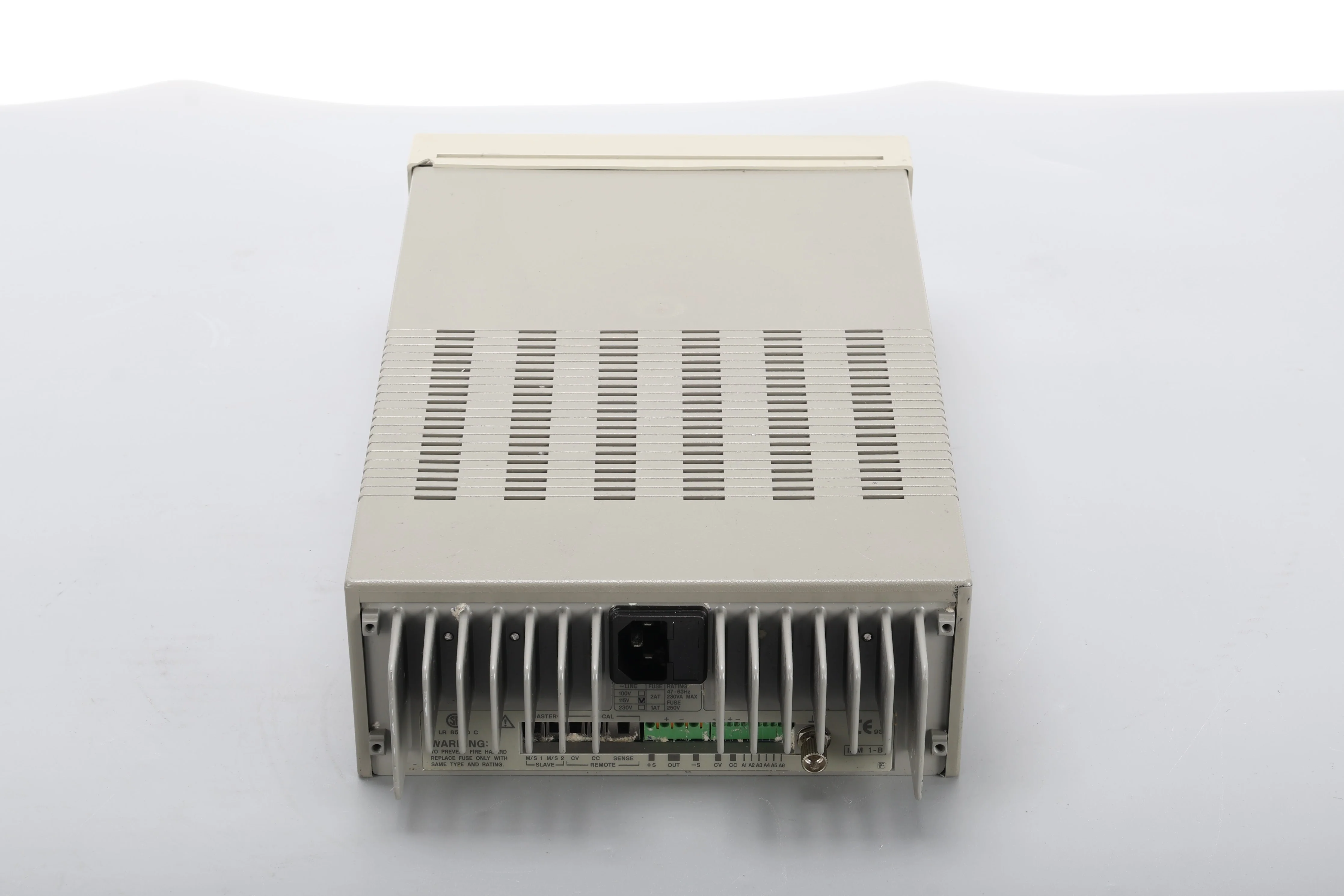 HP E3614A 0-8V 0-6A Variable DC Power Supply - Missing Voltage Knob Cover - Image 3