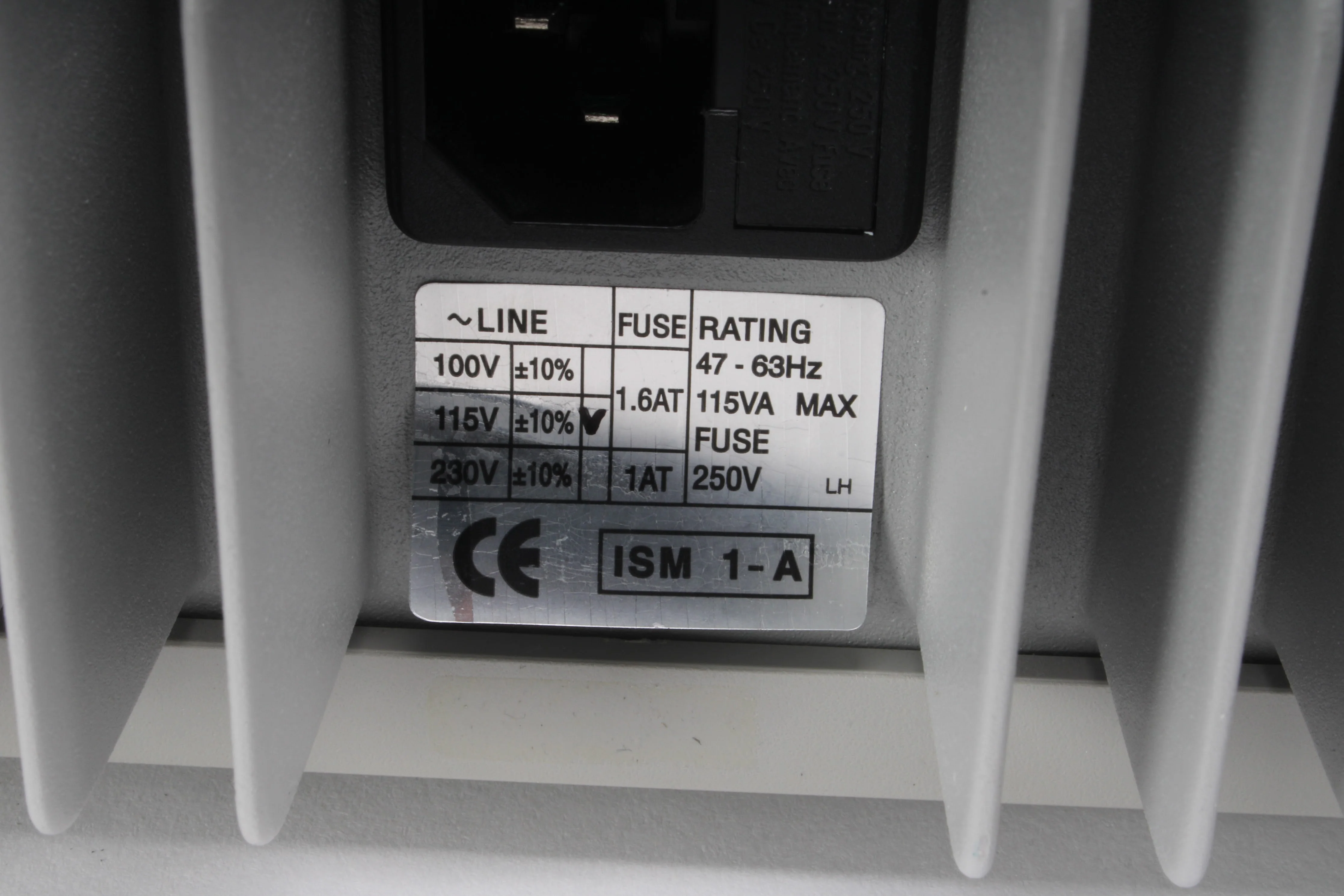 HP E3630A Triple Output DC Power Supply 0-6V, 2.5A/0- (-20/20),0.5A - Fair - Image 4