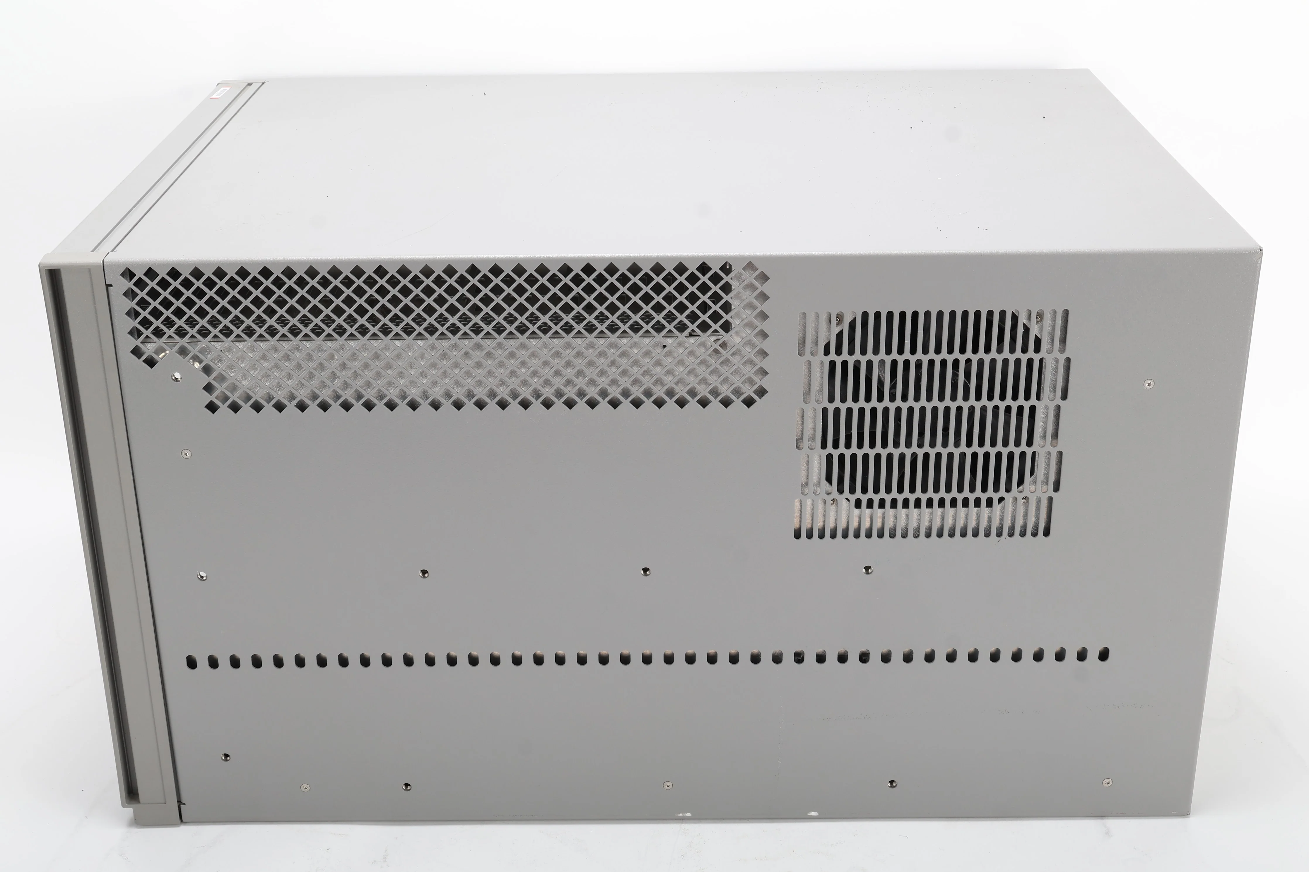 HP E8400A C-Size 13-Slot VXI Mainframe - Image 4