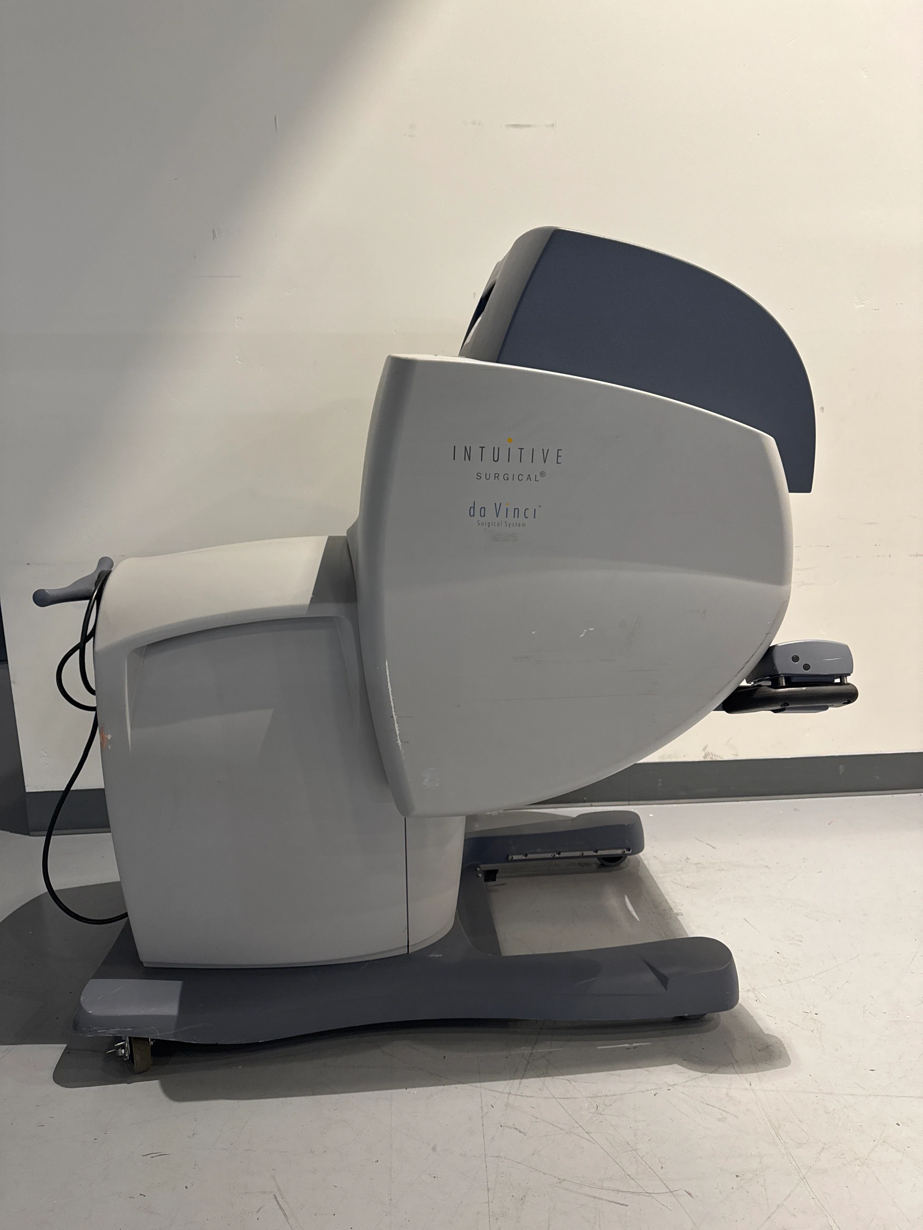 Intuitive Surgical Da Vinci IS 1200 Surgical System With Power Cable - AS IS - Image 9