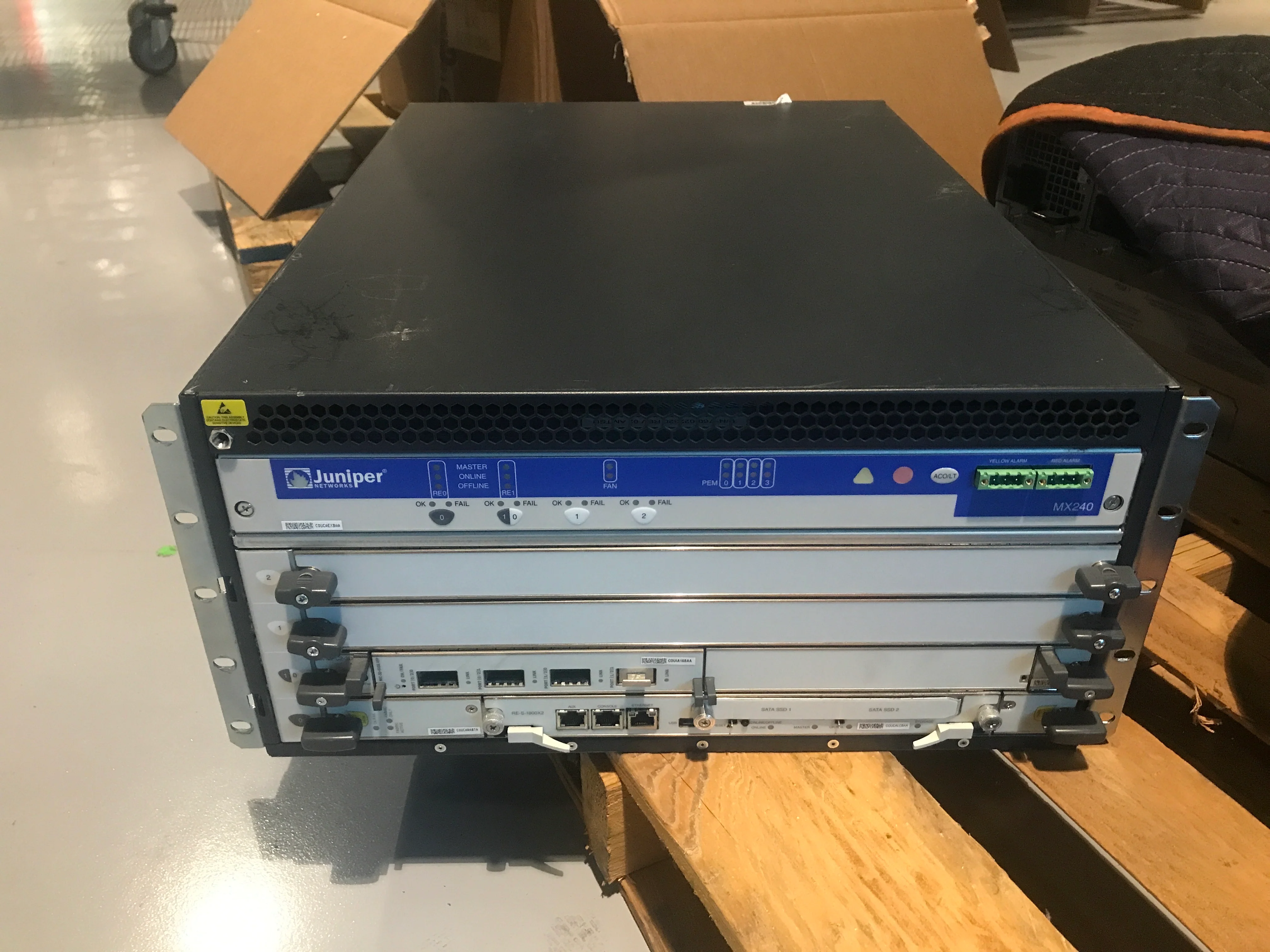 Juniper CHAS-BP-MX240-S-A MX240 4-Slot Chassis w/ 2x PS, RE-S-1800X2-8G-S