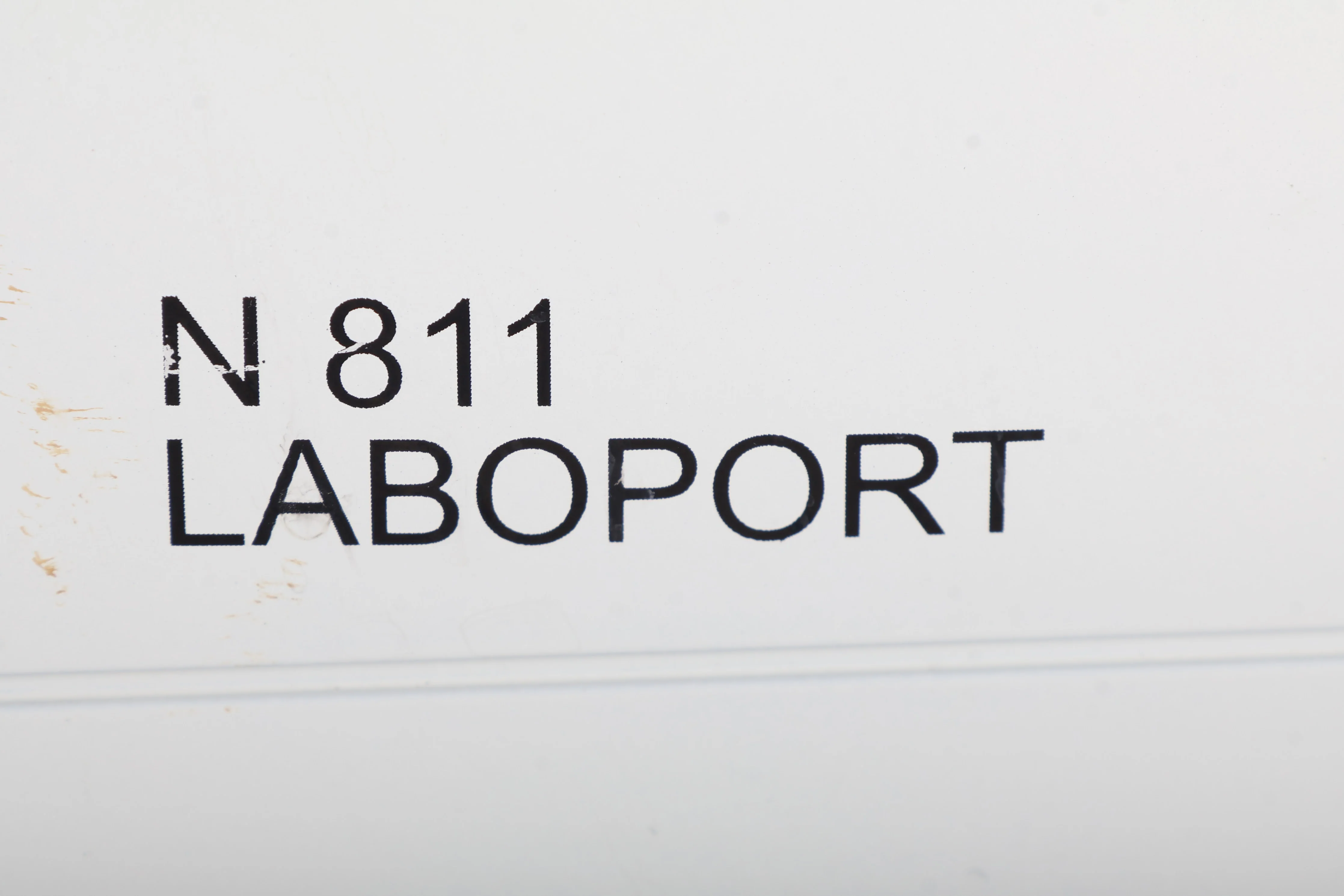KNF UN811KV.45P Laboport Oil-Free Diaphragm Vacuum Pump - Fair Condition - Image 6