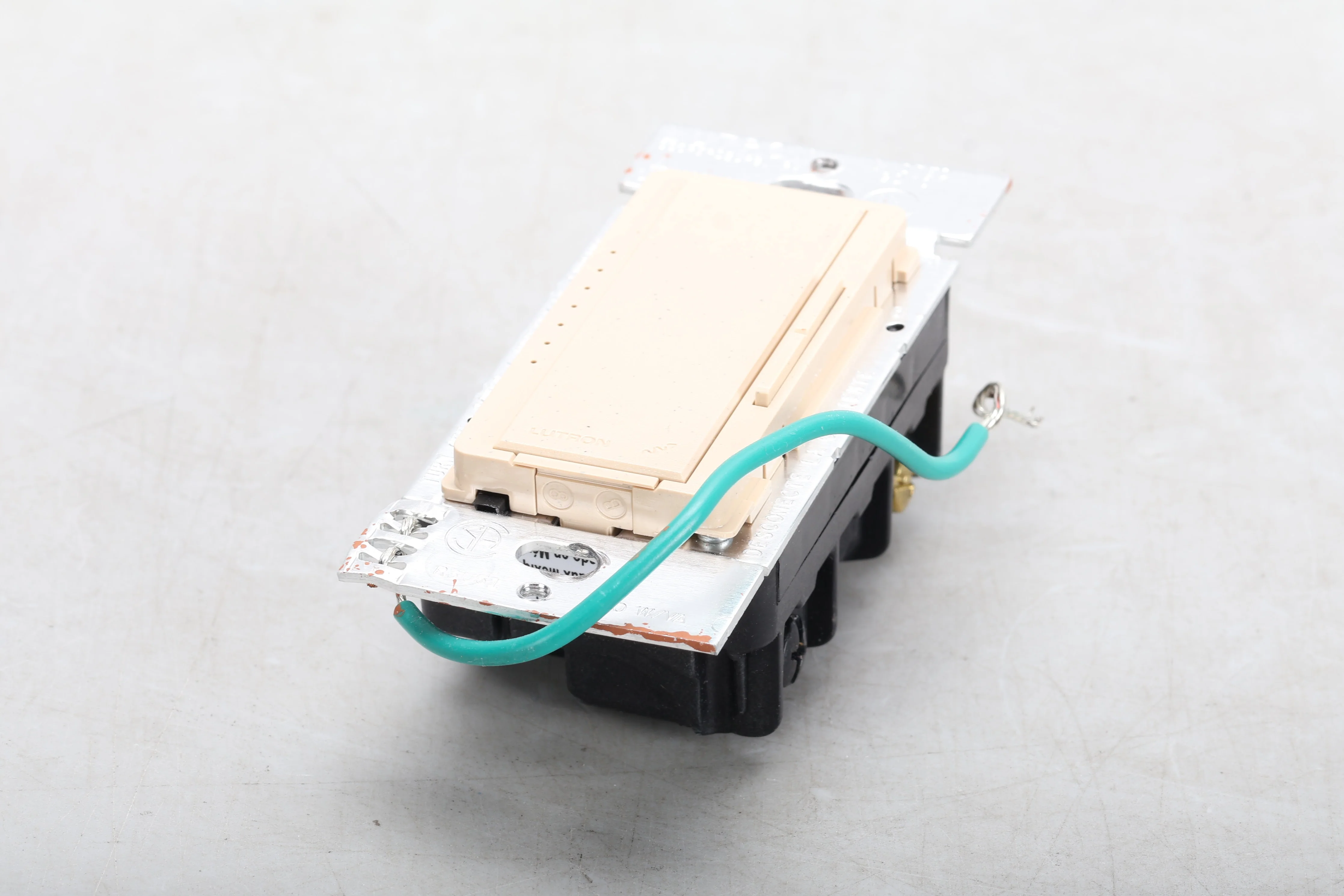 Lutron RRD-6D-DS RadioRA2 600W Remote Dimmer 400-3322 Rev A With Screws and Caps - Image 2